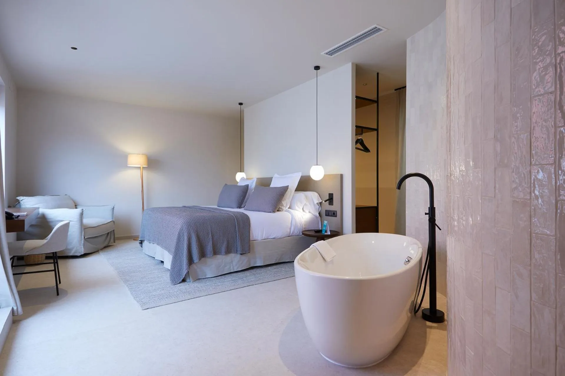 Photo of the whole room, Bed in 1881 Hotel Balneario Vichy Catalan