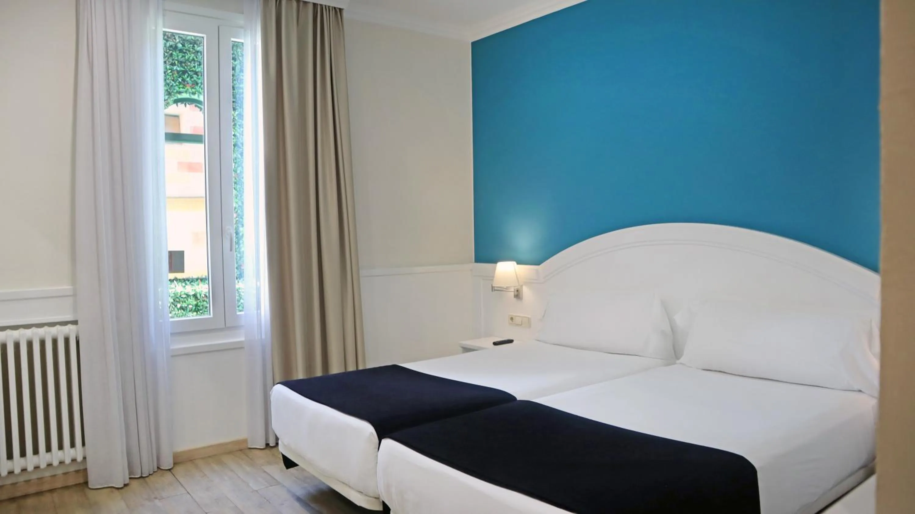 Bed in 1881 Hotel Balneario Vichy Catalan