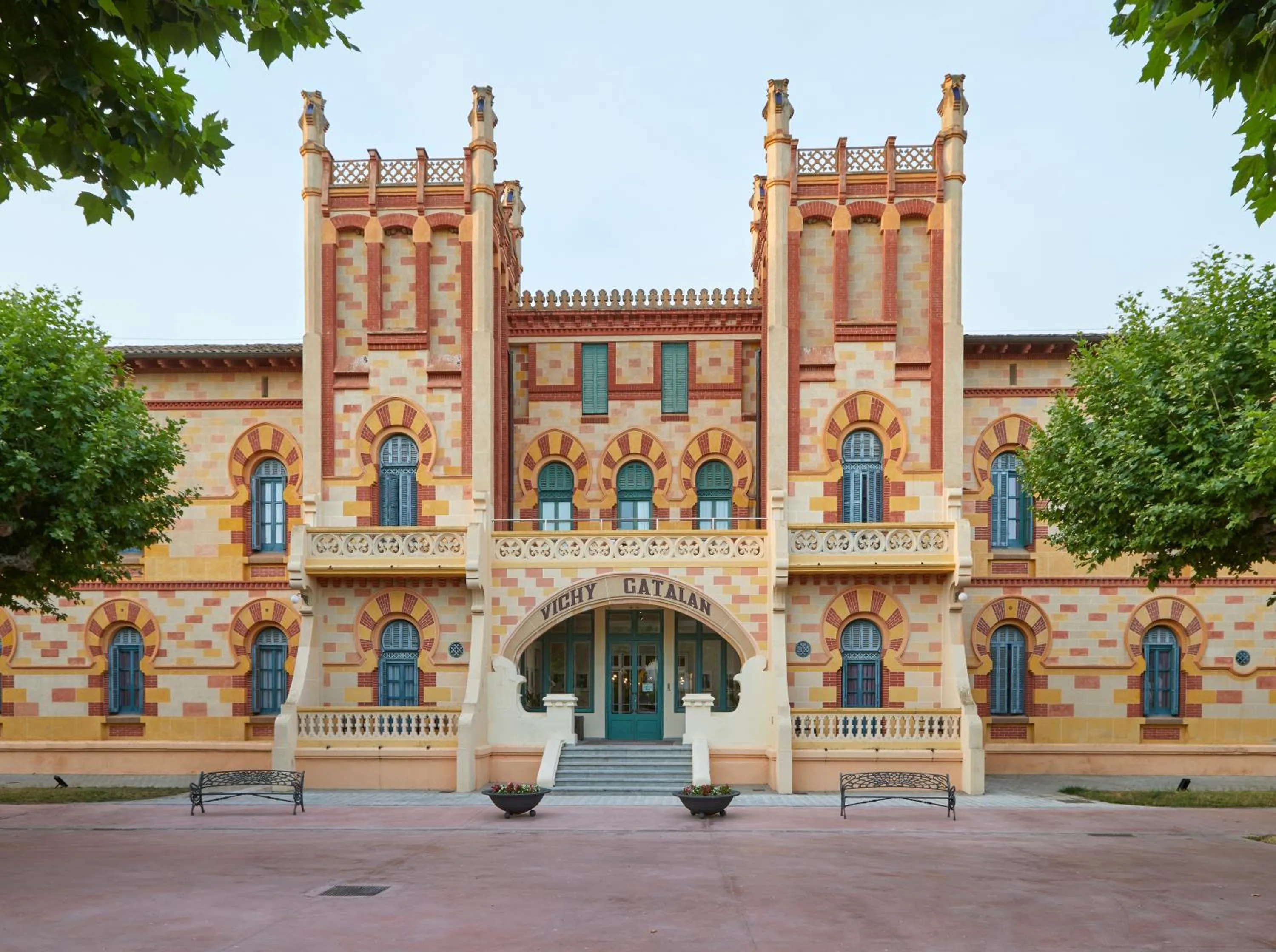 Facade/entrance in 1881 Hotel Balneario Vichy Catalan