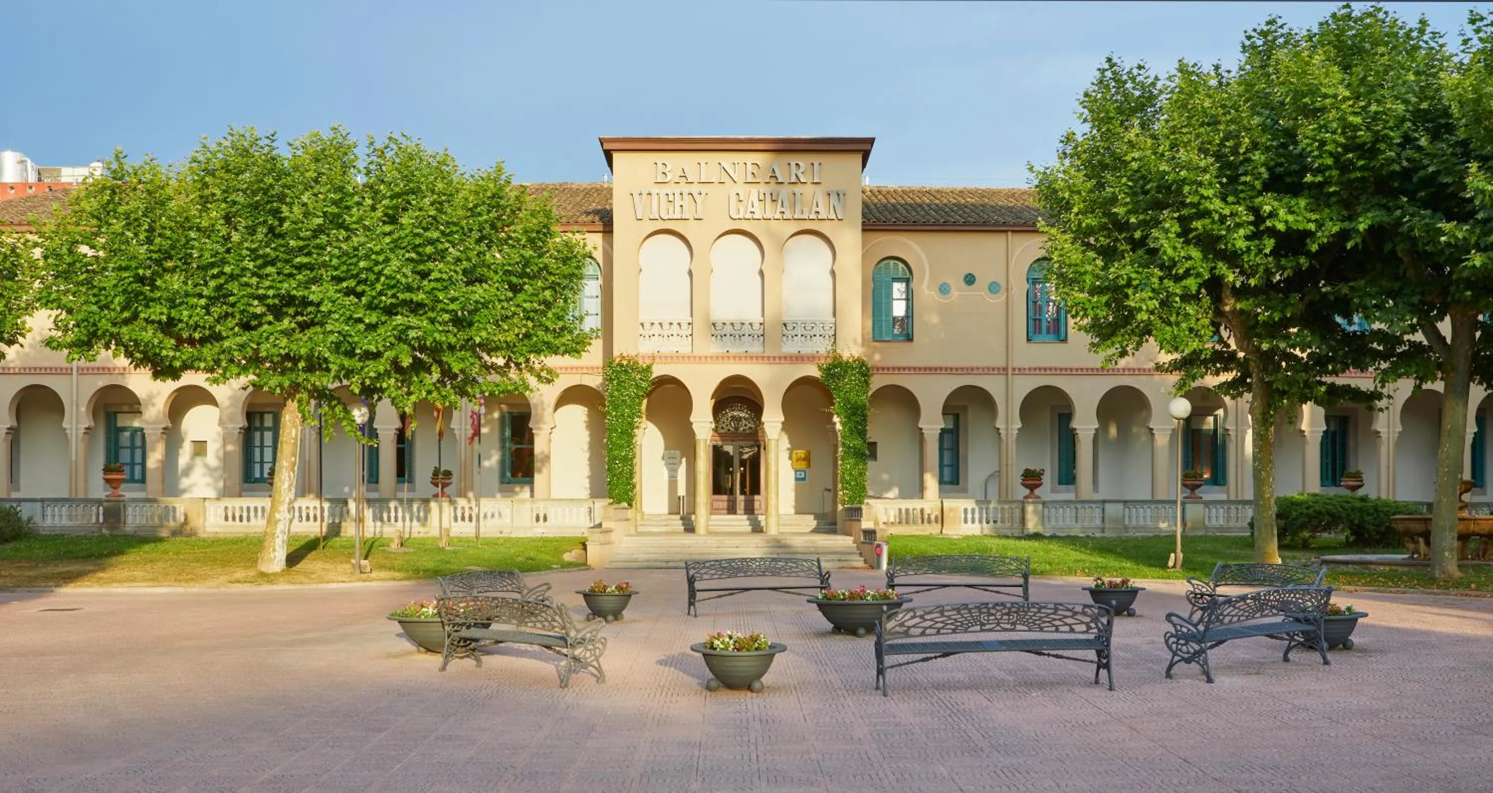 Property building in 1881 Hotel Balneario Vichy Catalan