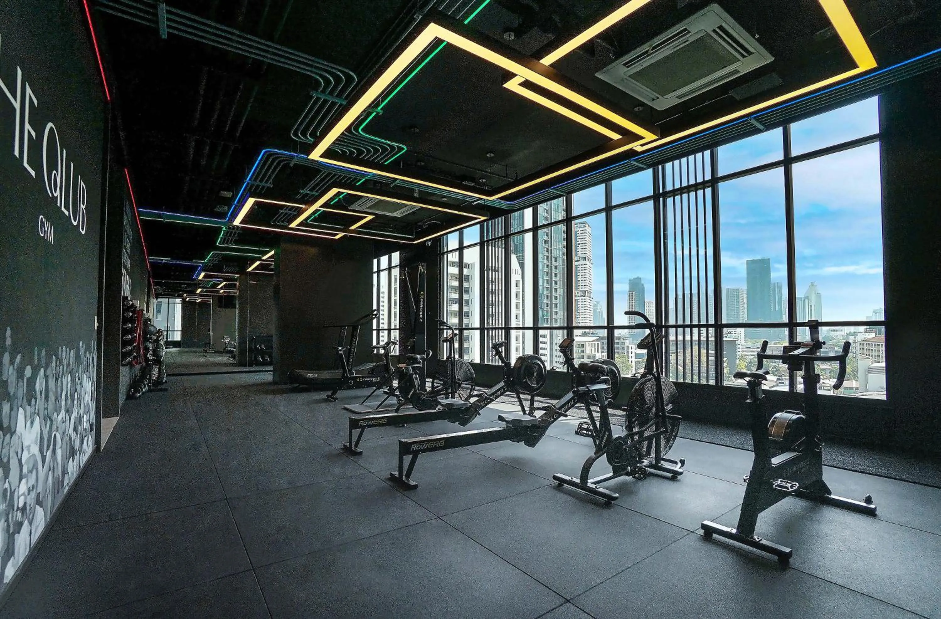 Fitness centre/facilities in SILQ Hotel & Residence