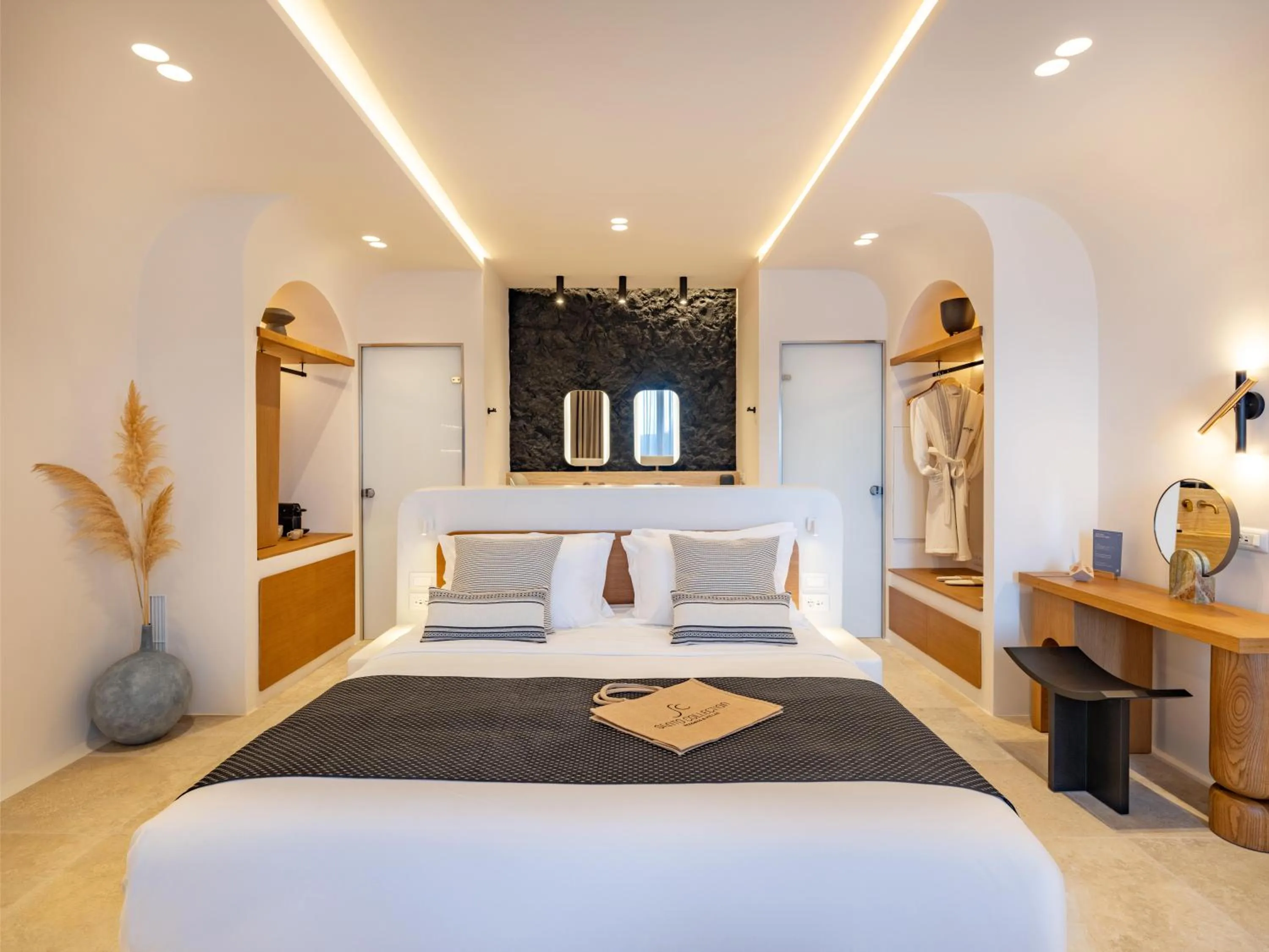 Bedroom, Bed in Santo Mine Oia Suites