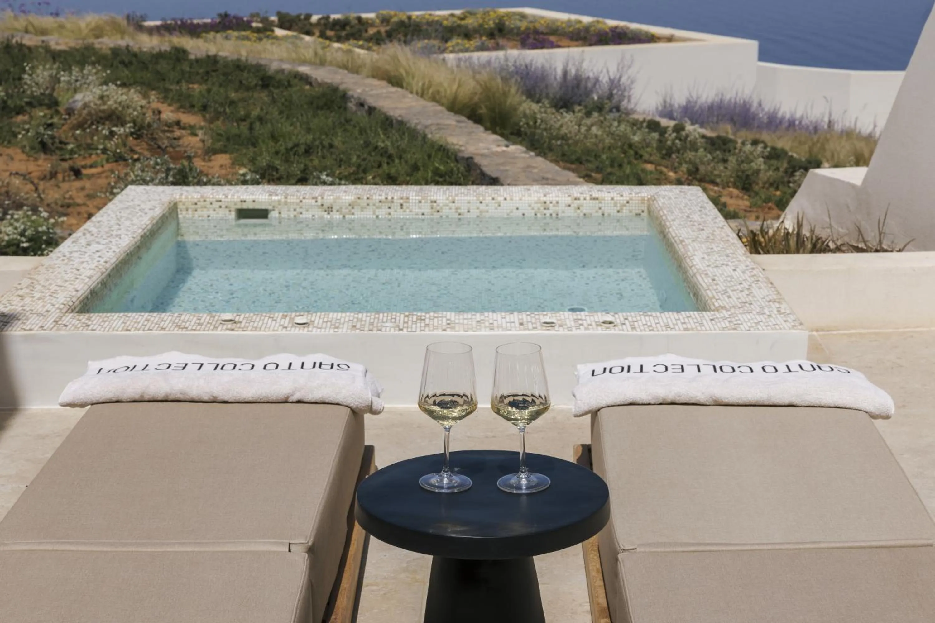 Pool view in Santo Mine Oia Suites