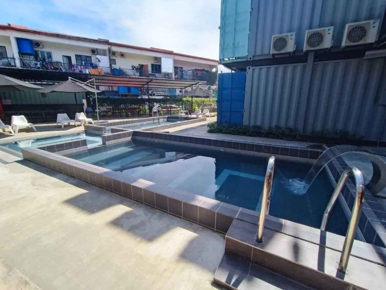 Swimming pool in Boxinn The Kontena Home