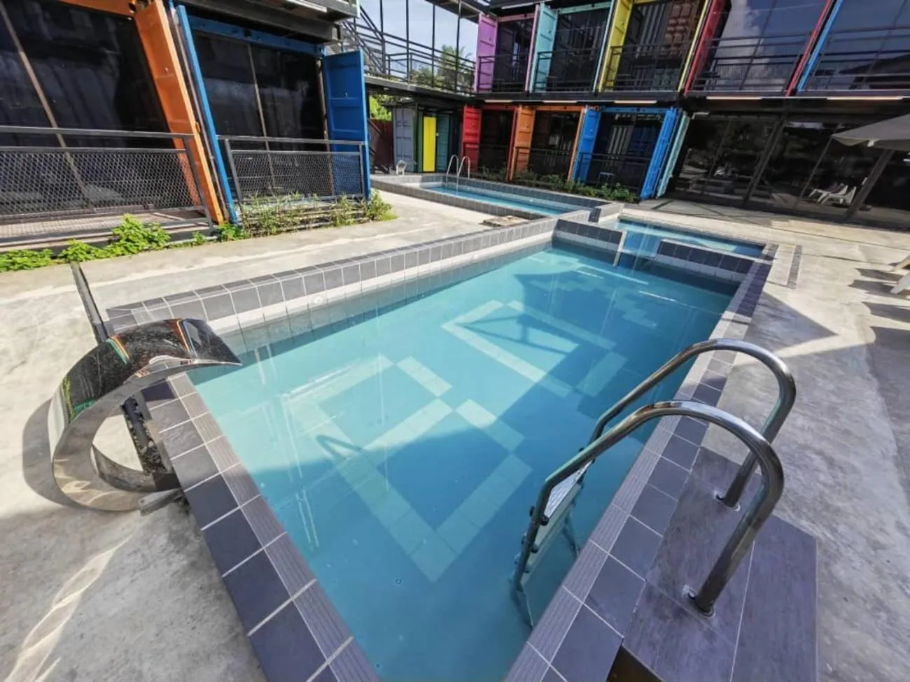 Swimming pool in Boxinn The Kontena Home