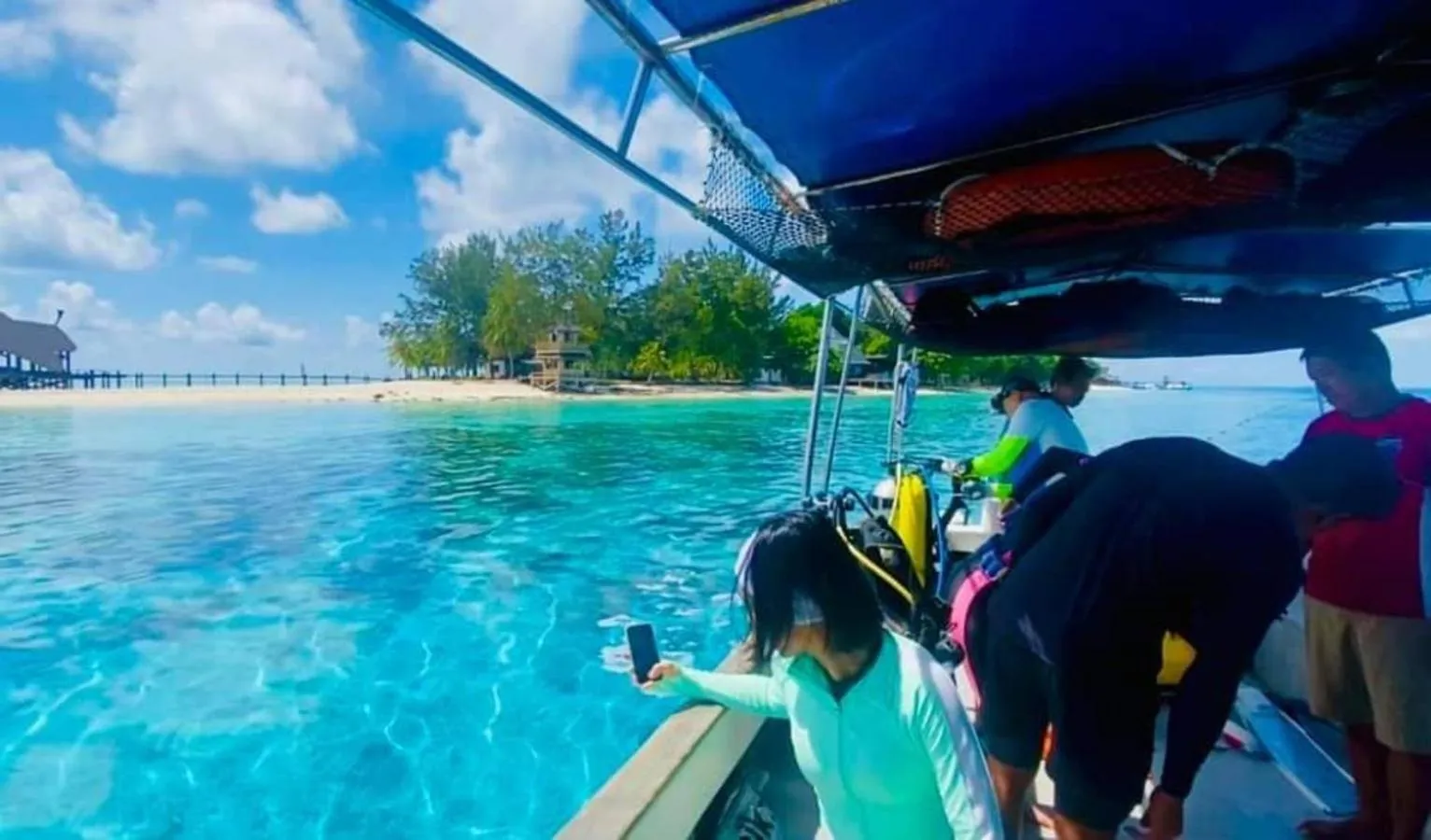 Guests in Boxinn The Kontena Home