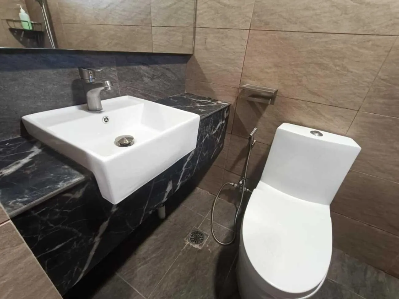 Toilet in Boxinn The Kontena Home