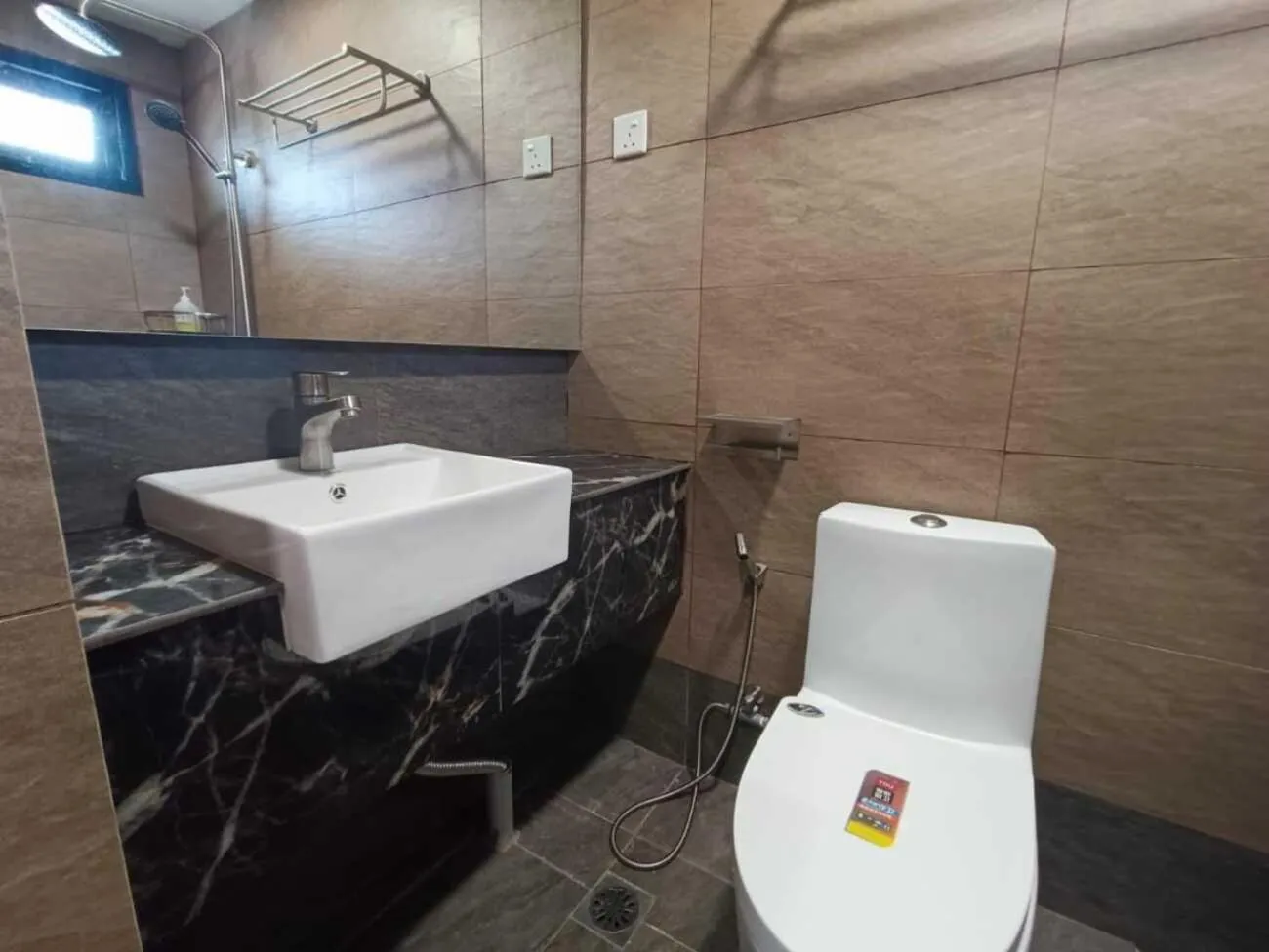 Toilet in Boxinn The Kontena Home