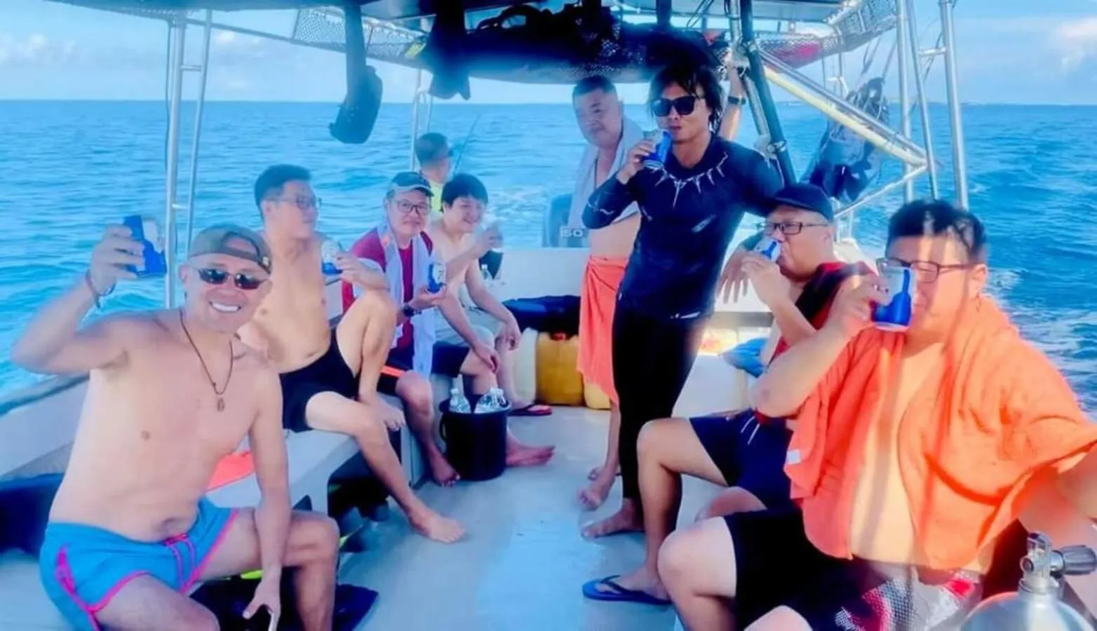 Diving in Boxinn The Kontena Home