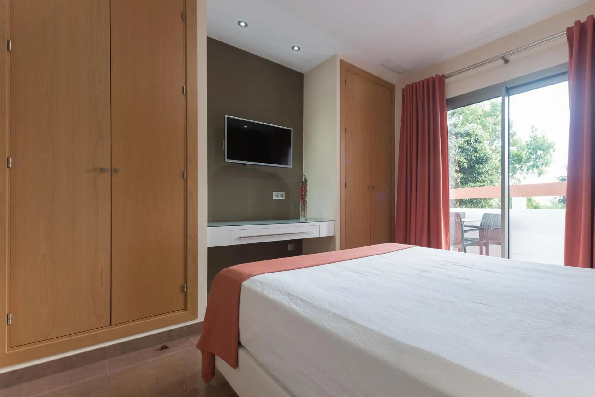 TV and multimedia, Bed in Hotel Pradillo Conil