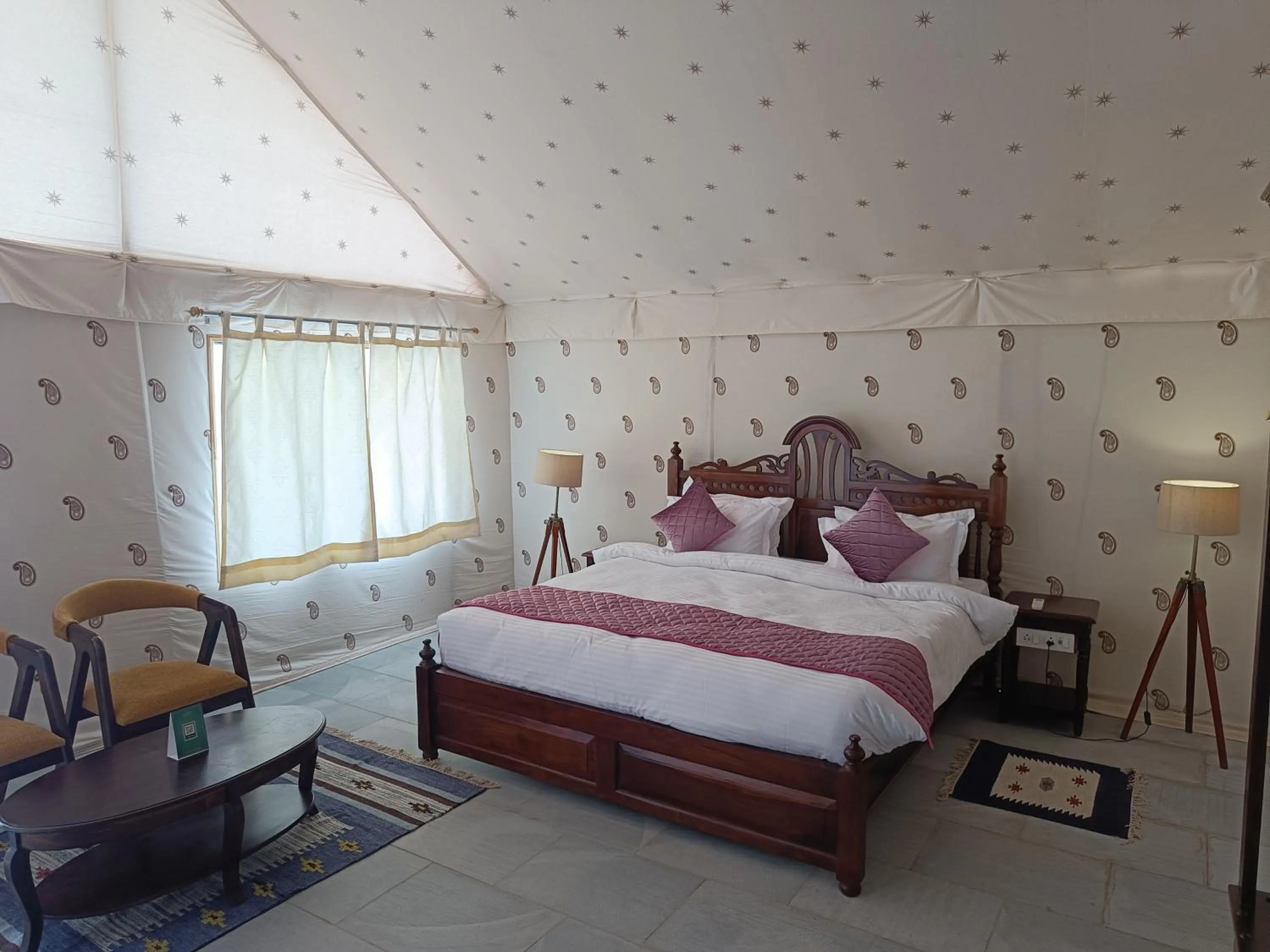 Photo of the whole room, Bed in Clarks Safari Jawai