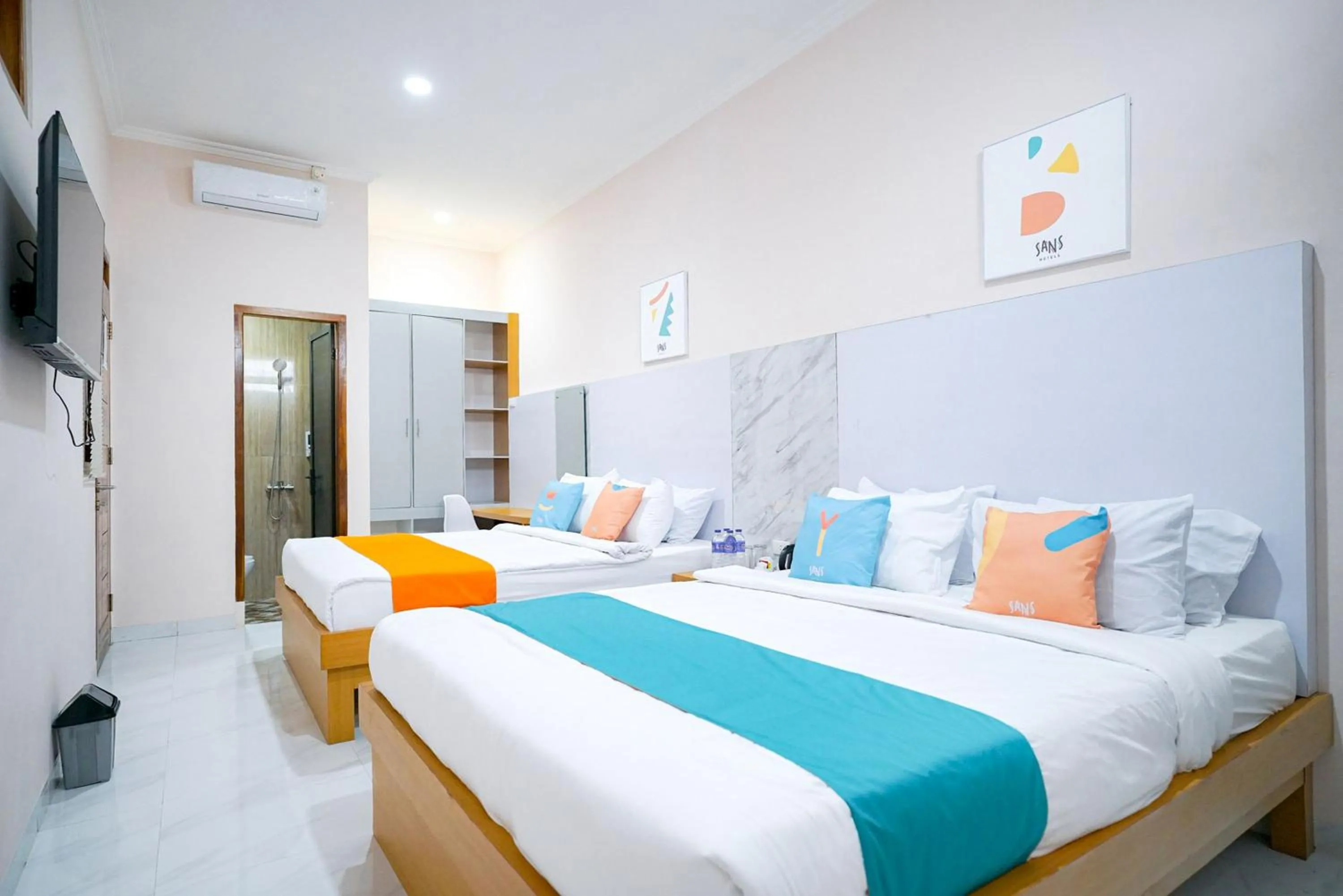 Photo of the whole room, Bed in Sans Bougenville Lampung