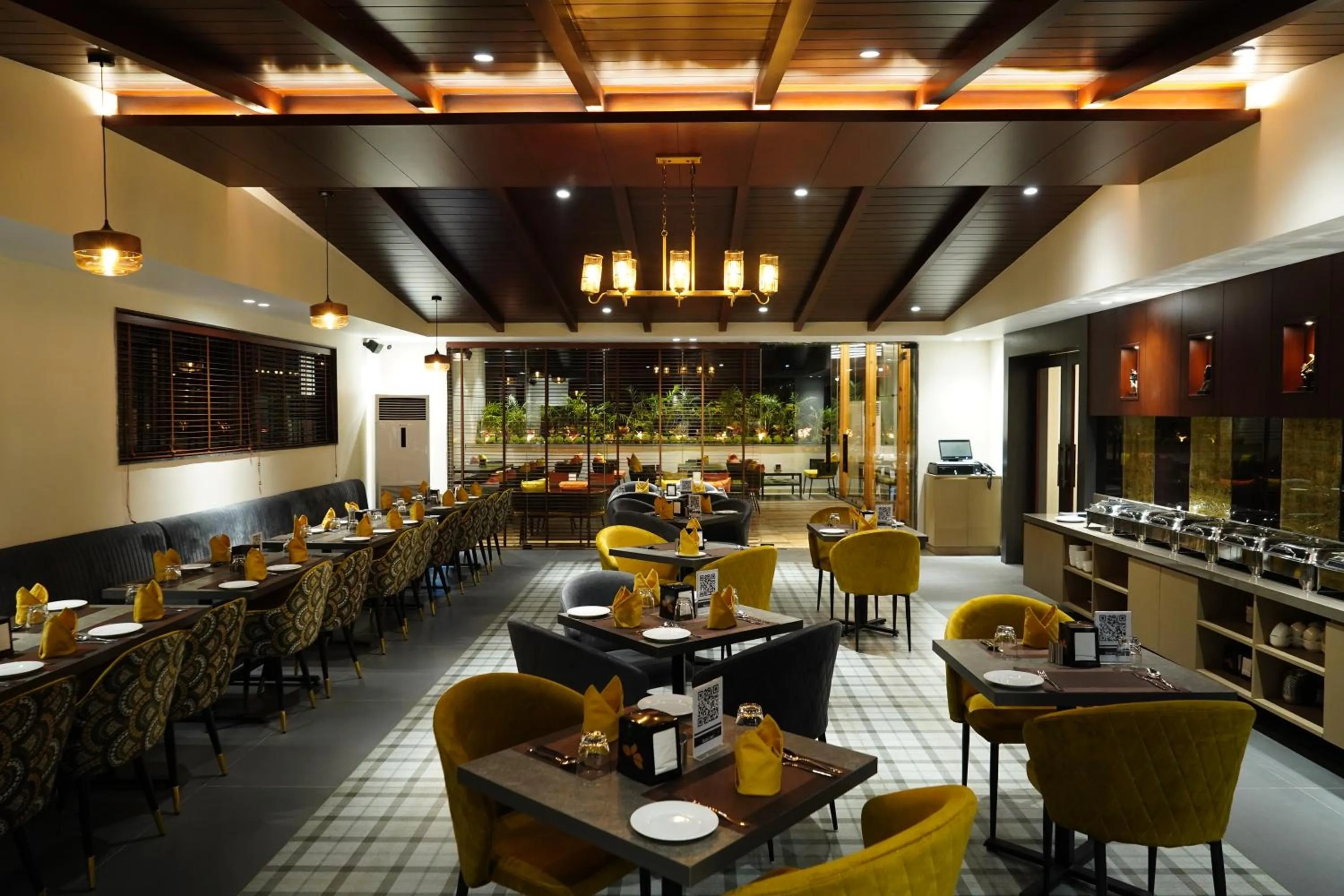 Restaurant/places to eat in Pride Biznotel Haldwani