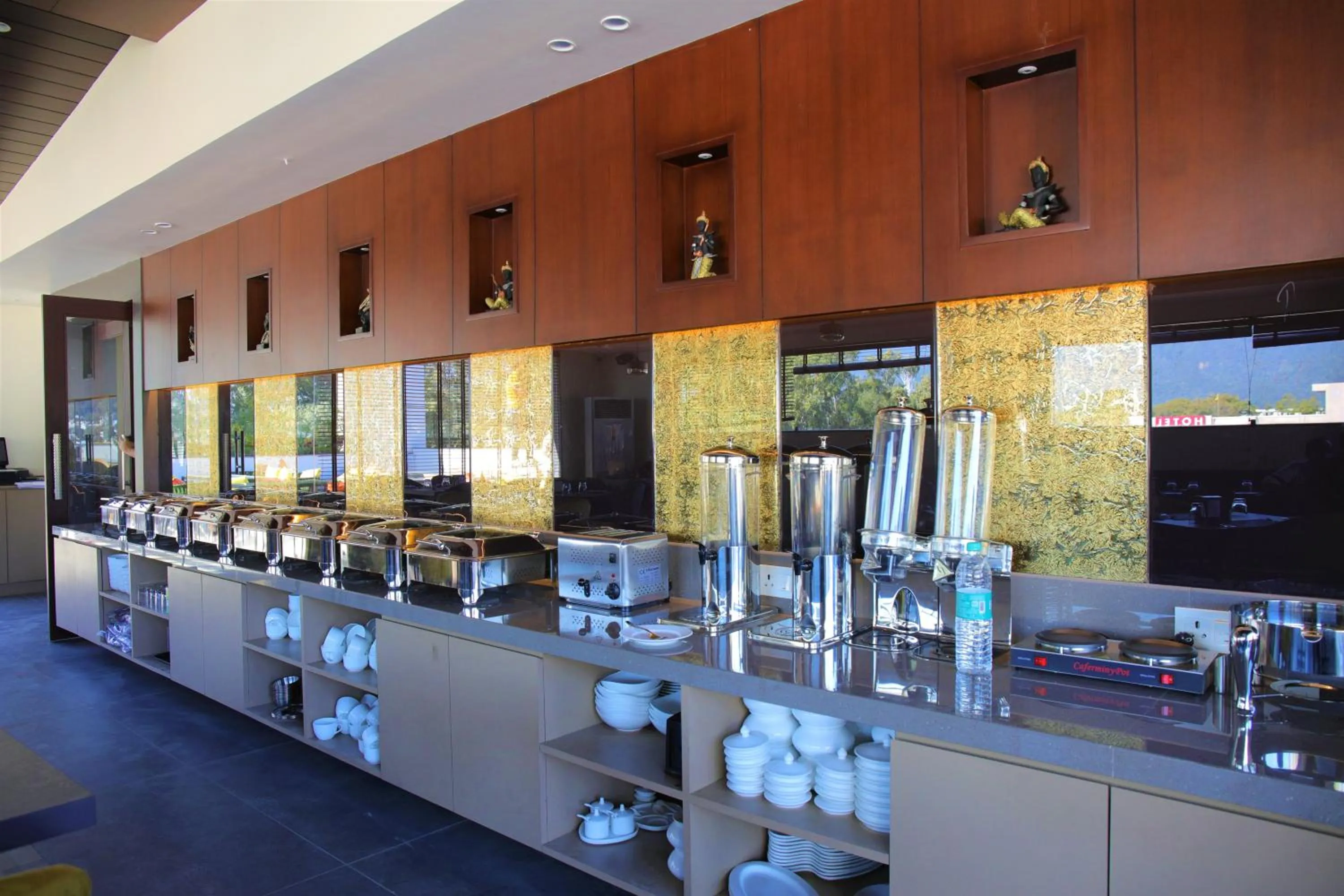 Restaurant/places to eat in Pride Biznotel Haldwani