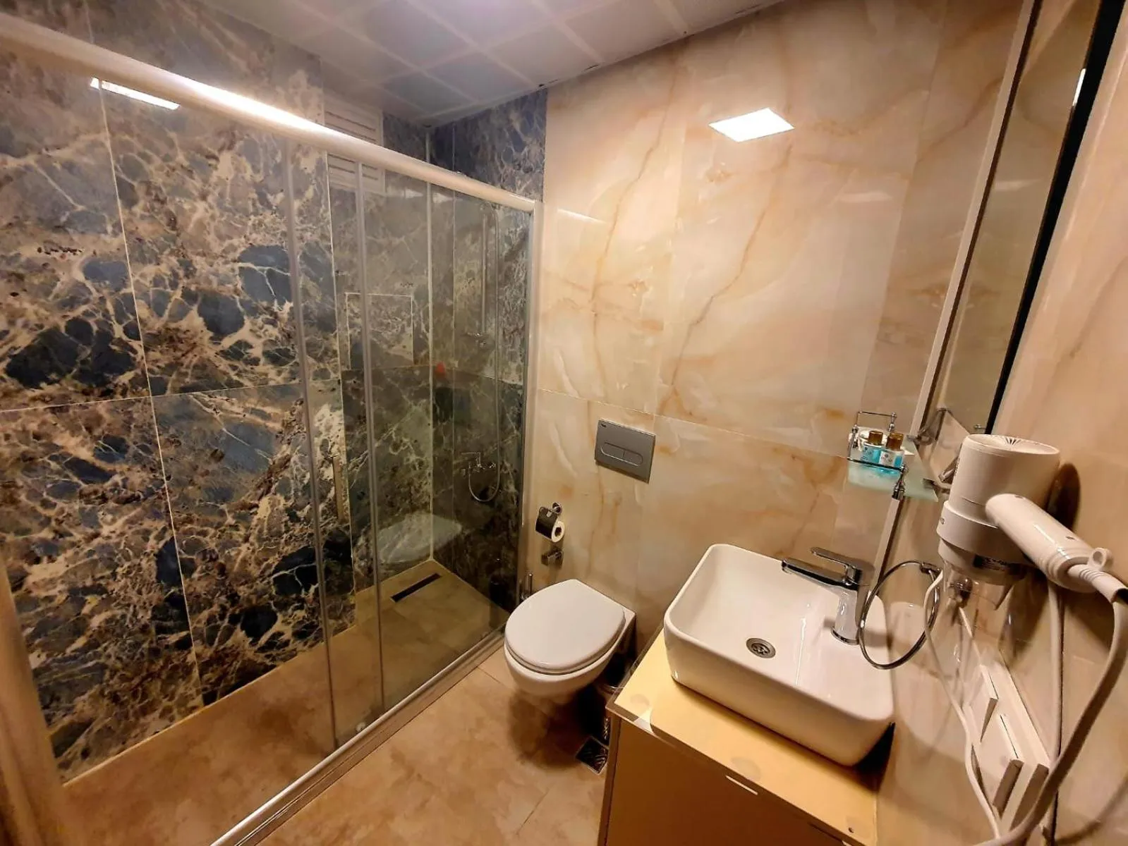 Bathroom in st945 Palas Otel