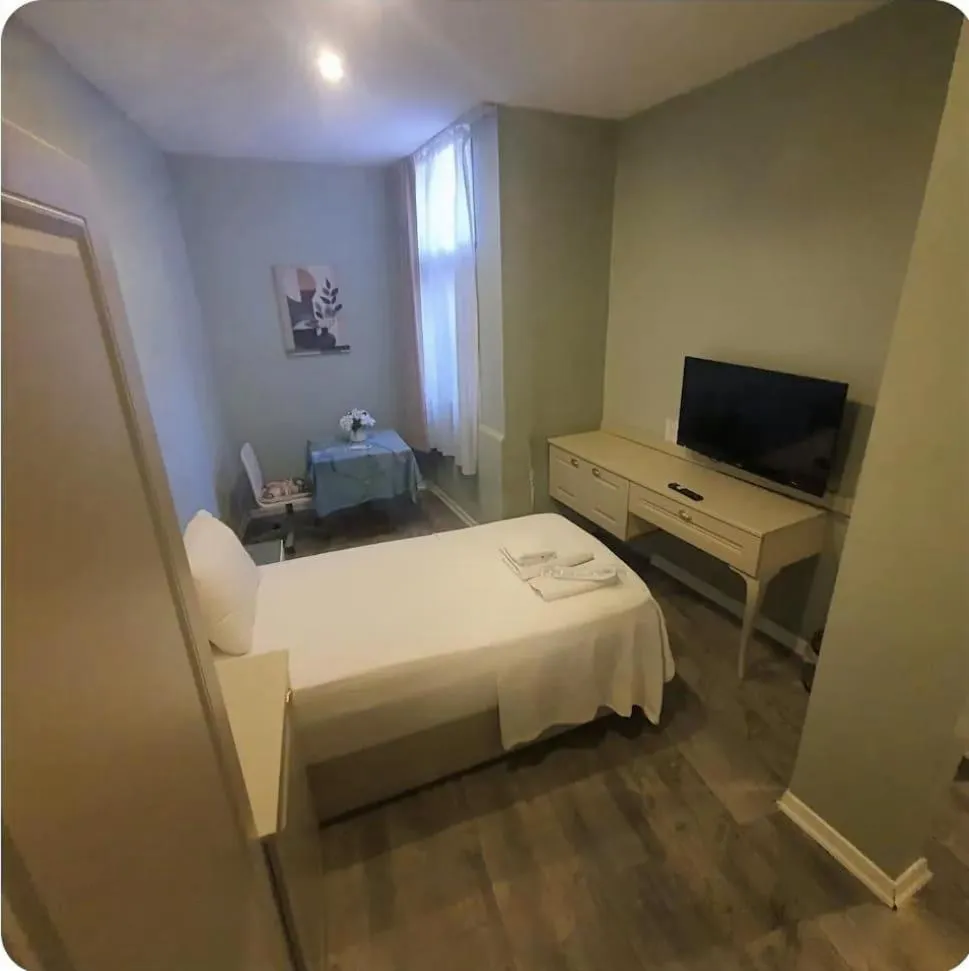 Photo of the whole room, Bed in st945 Palas Otel