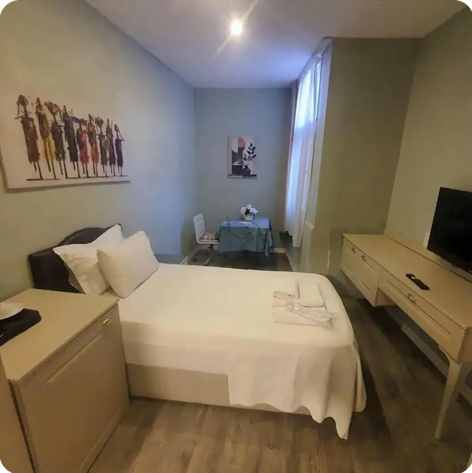 Photo of the whole room, Bed in st945 Palas Otel