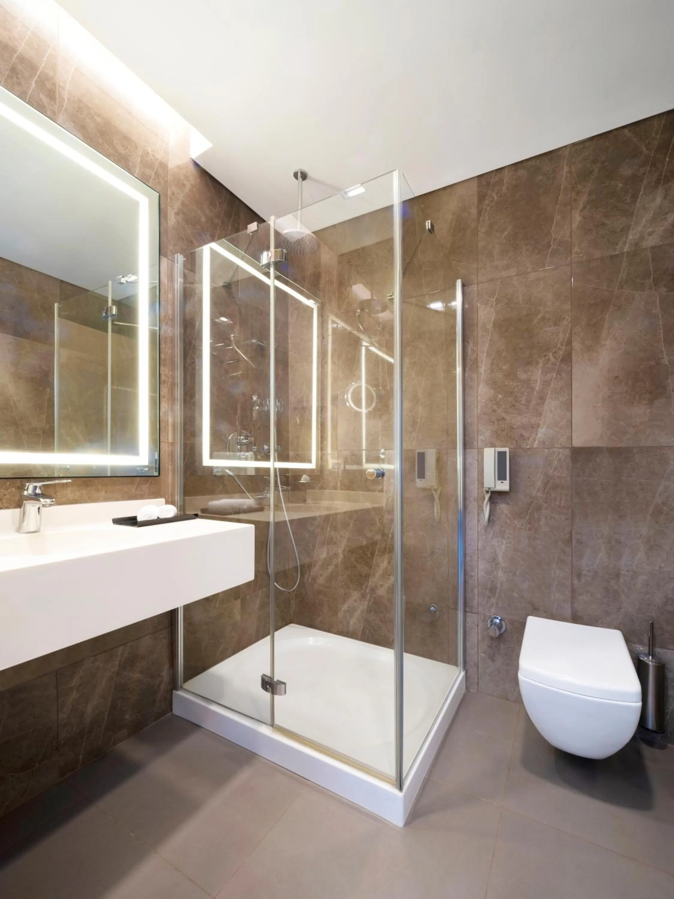 Shower in Selectum City Ataşehir