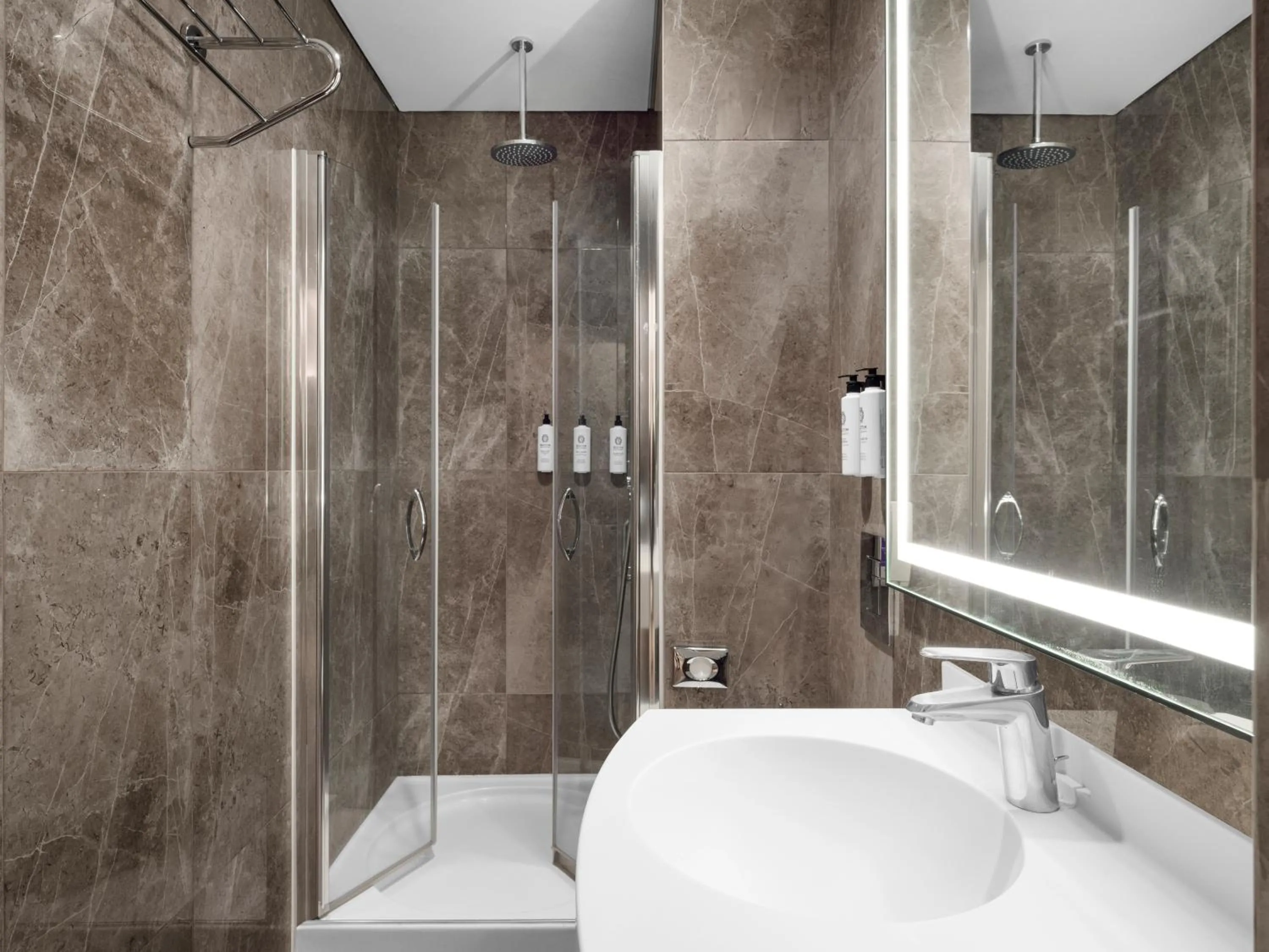 Shower in Selectum City Ataşehir