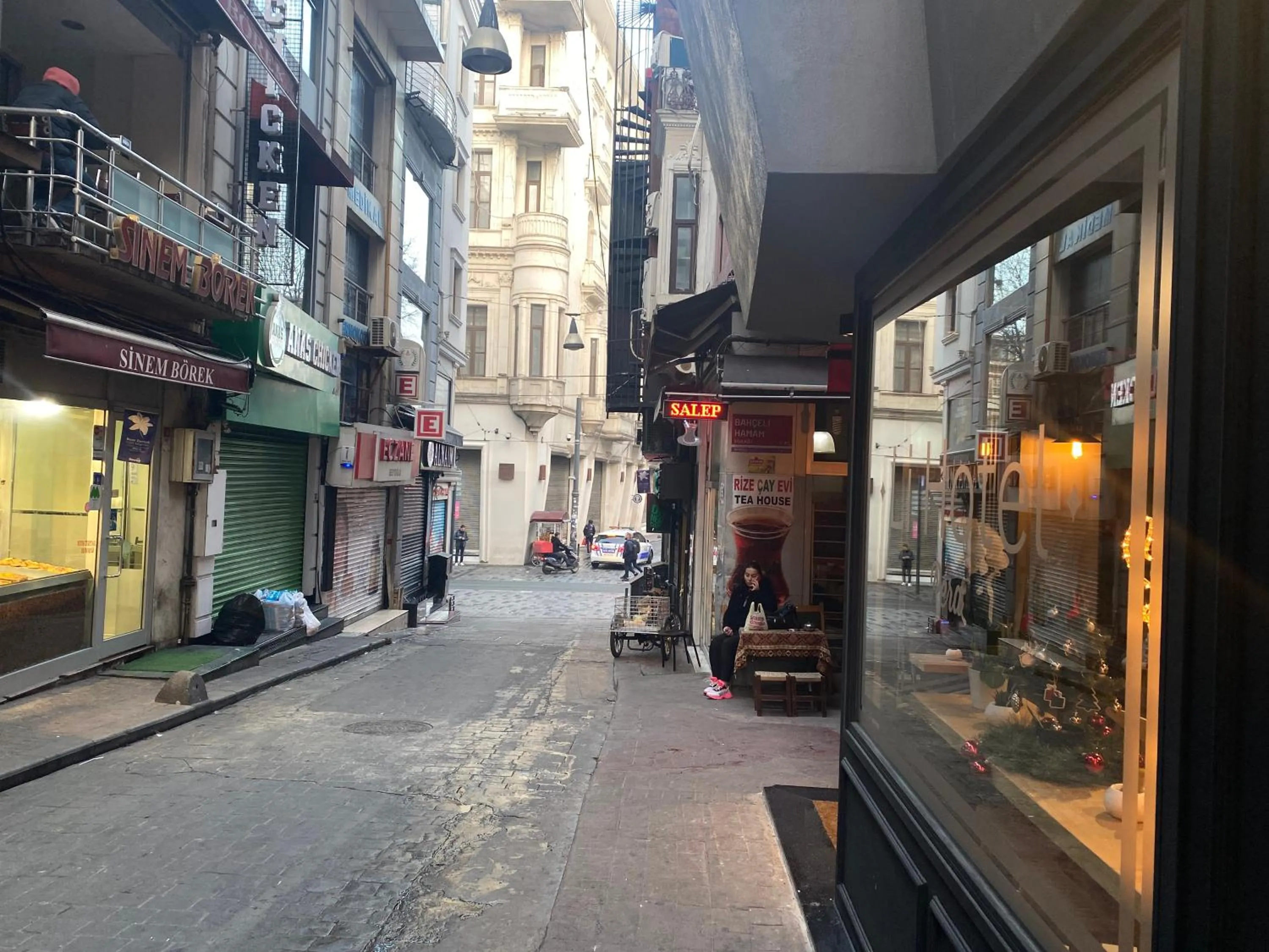 Quiet street view in Li Hotel Pera