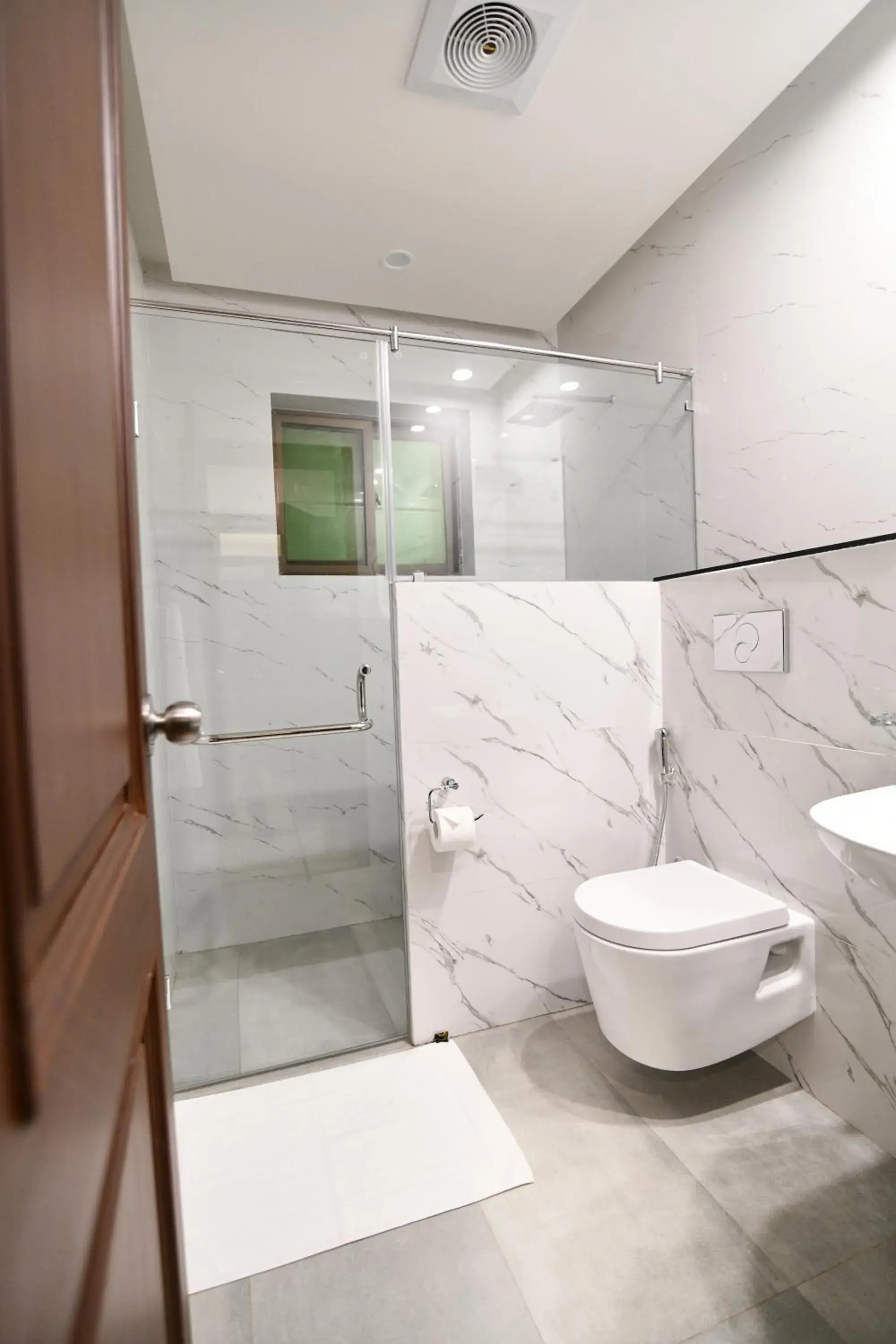 Standard King Room in Royal Regency Hotel Standard King Room in Royal Regency Hotel