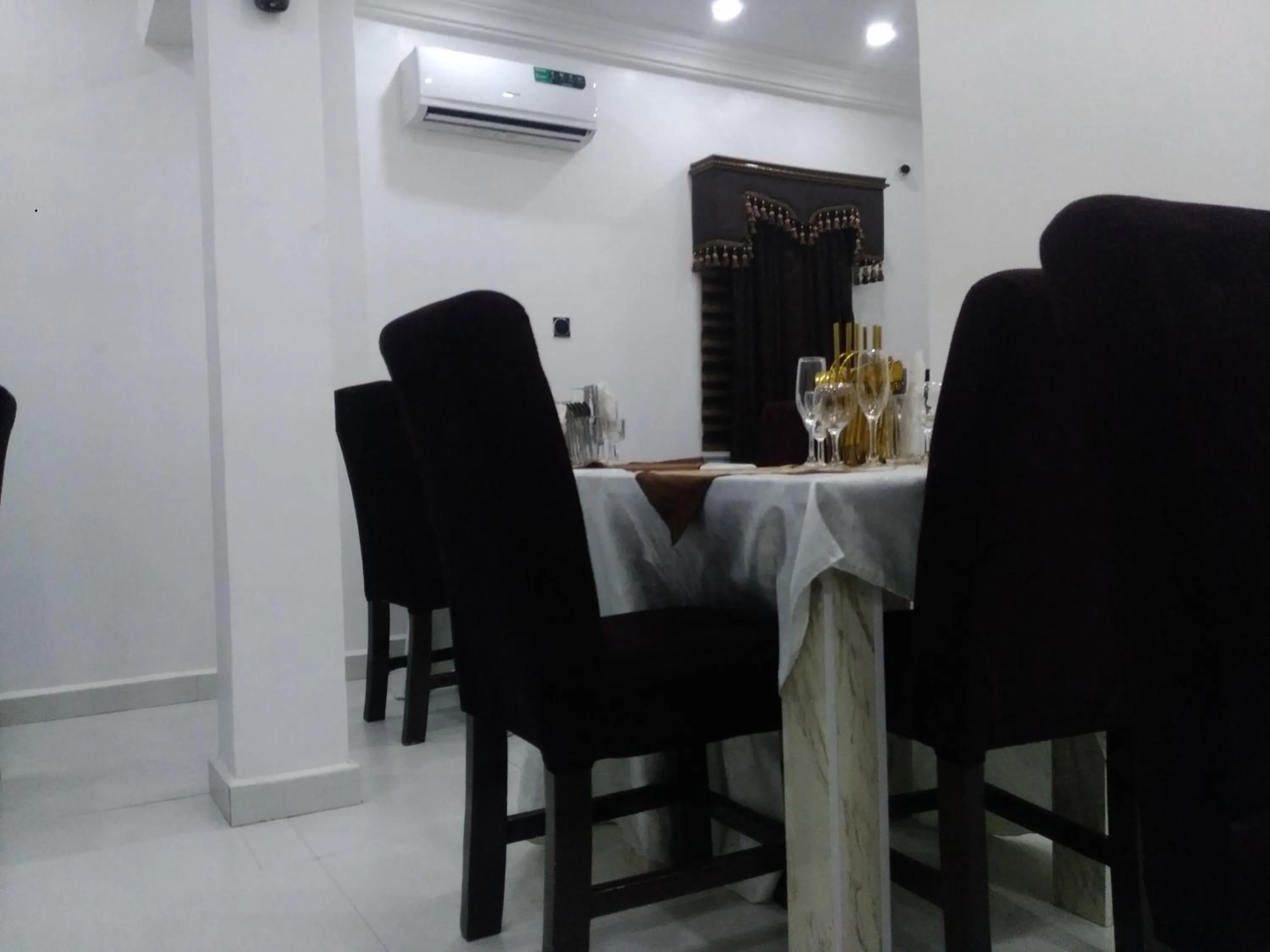 Restaurant/places to eat in Kawruky Hotel Benin