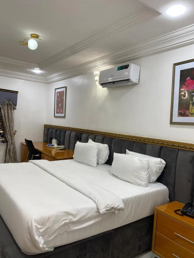 Bed in Kawruky Hotel Benin