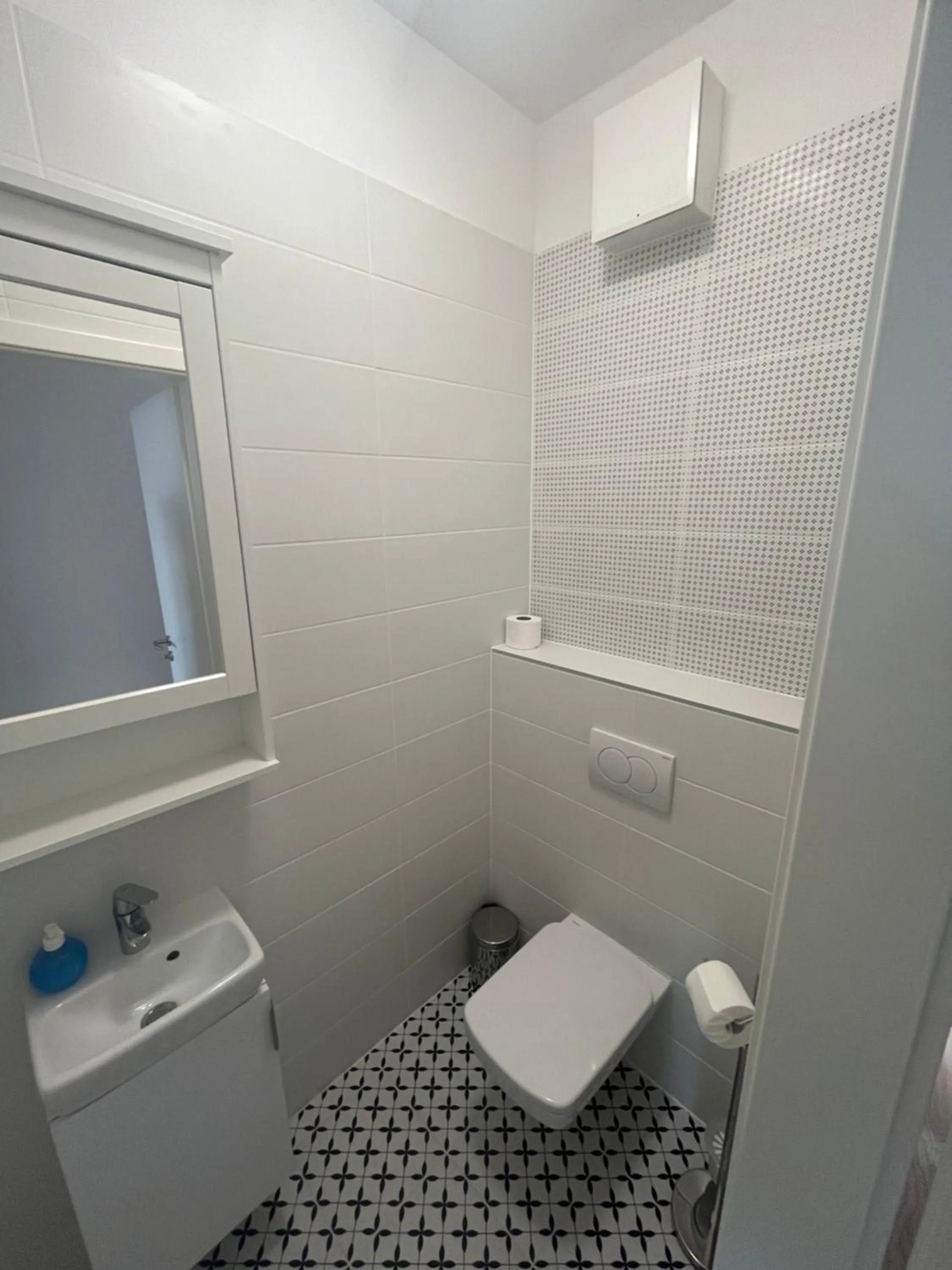 Toilet in WaterFront City Apartments by FirstHost