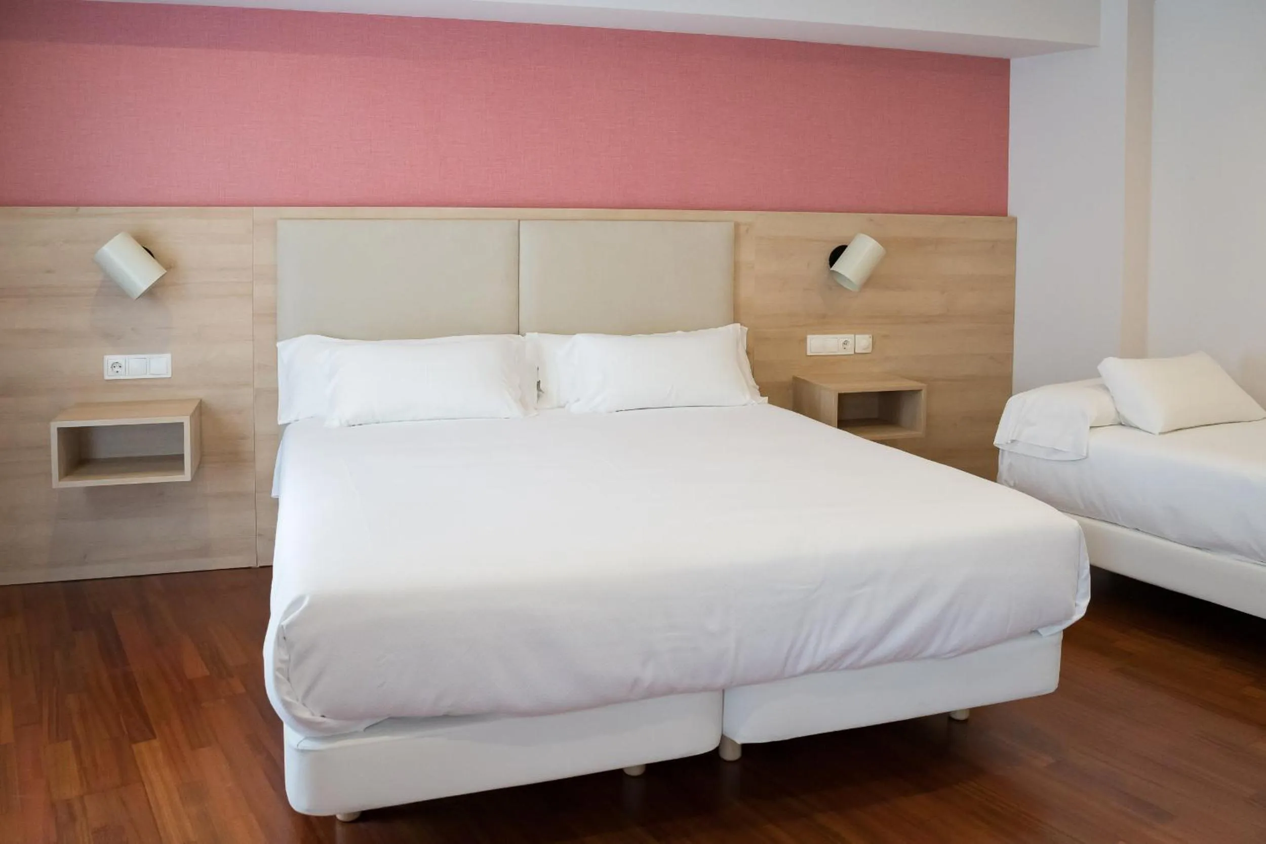 Photo of the whole room, Bed in Hotel Parking Miradoiro de Belvís