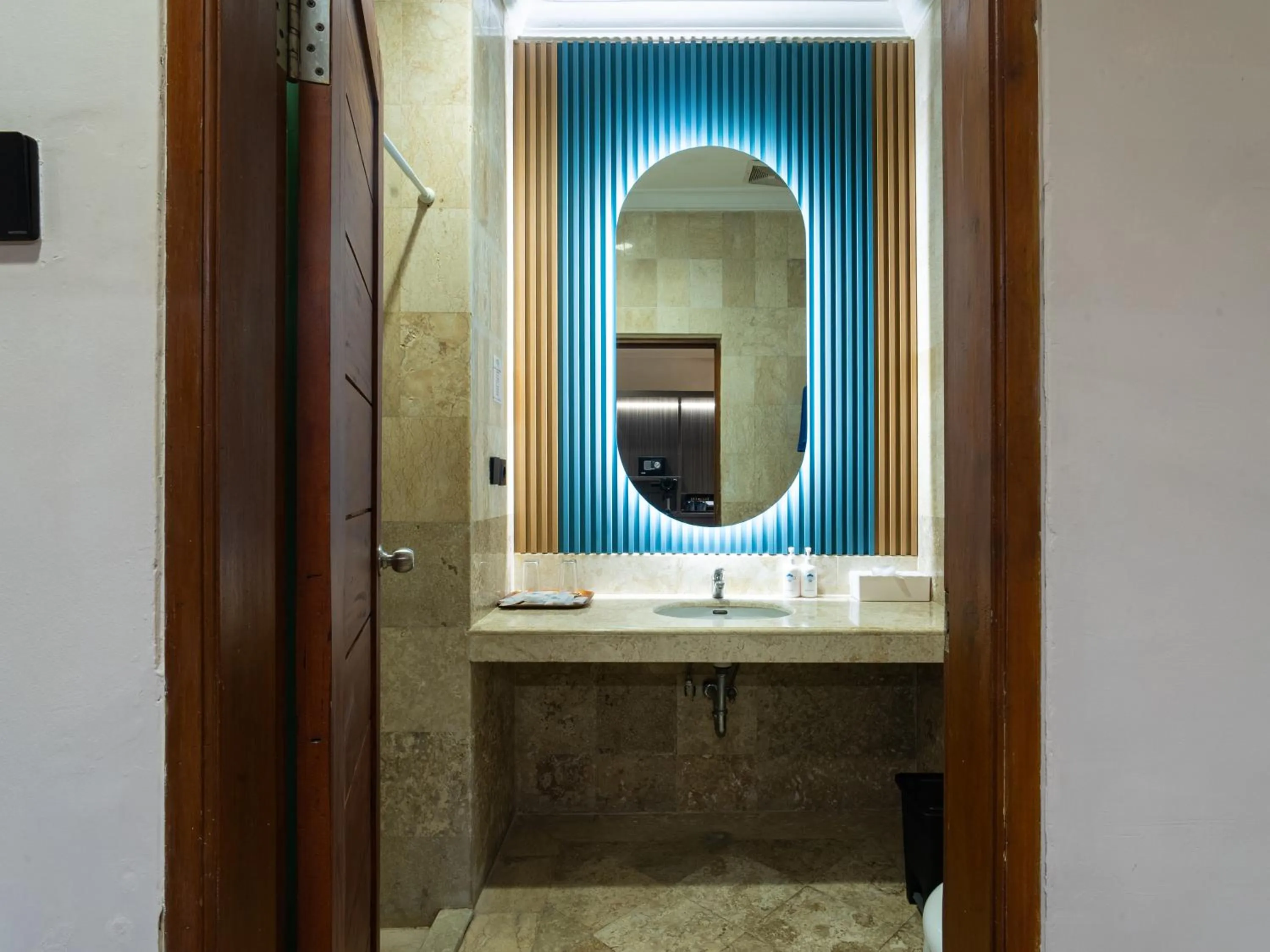 Shower in Marine Bay Sanur