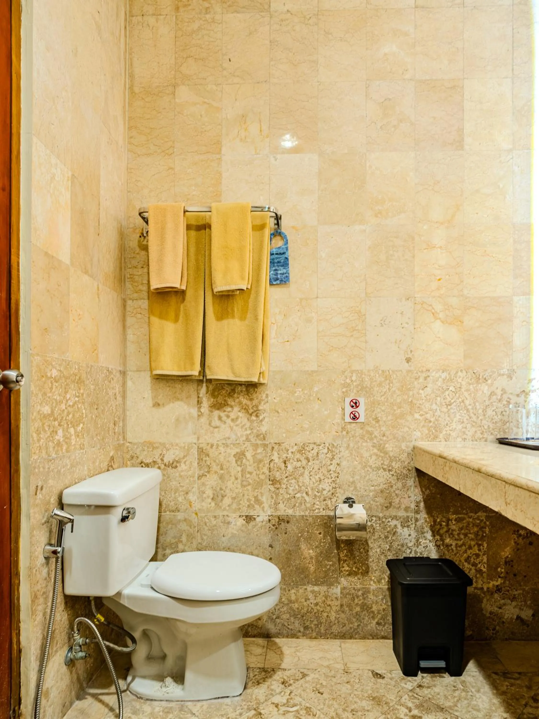 Toilet in Marine Bay Sanur