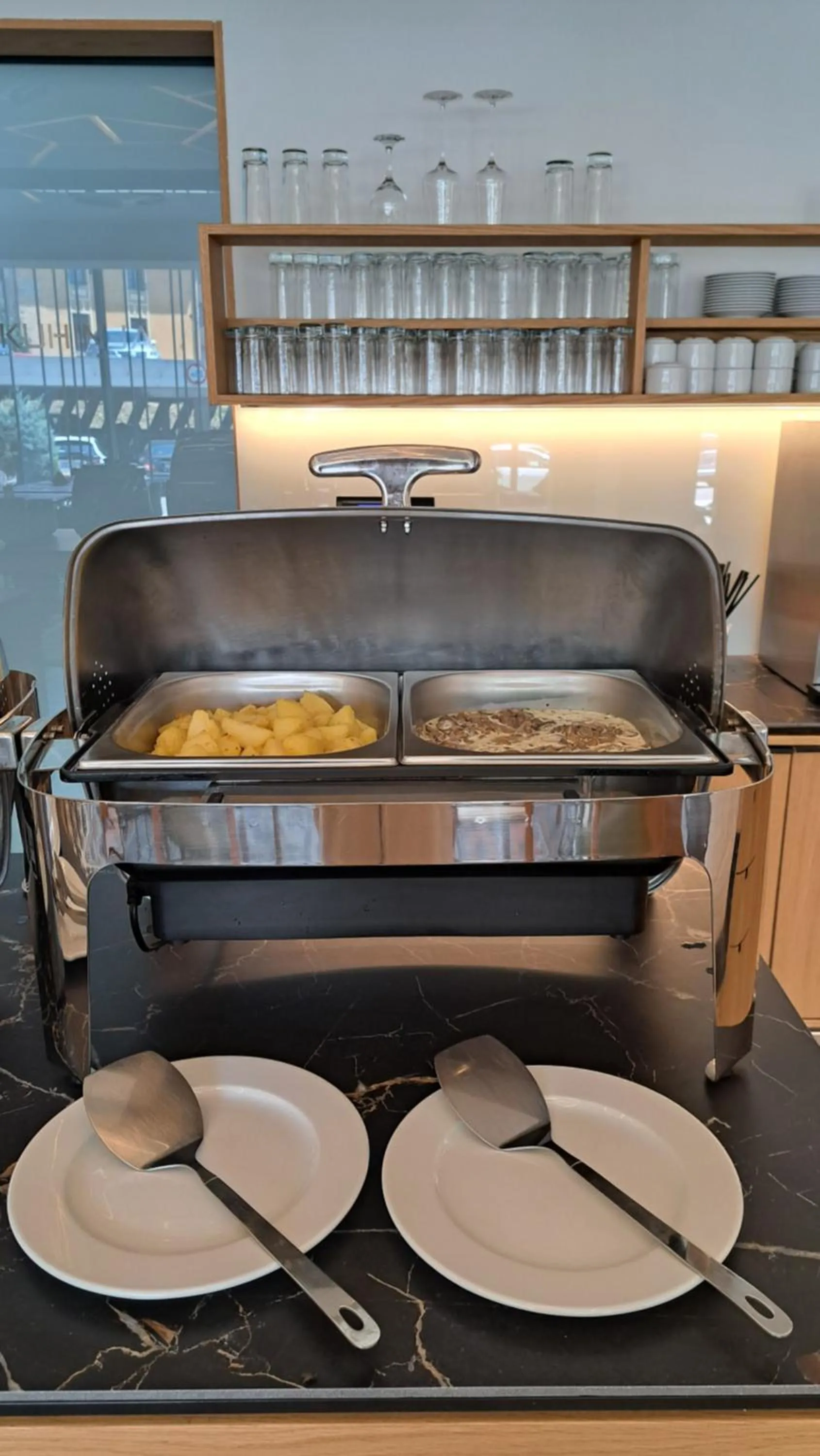 Food and drinks in Lipa Hotel