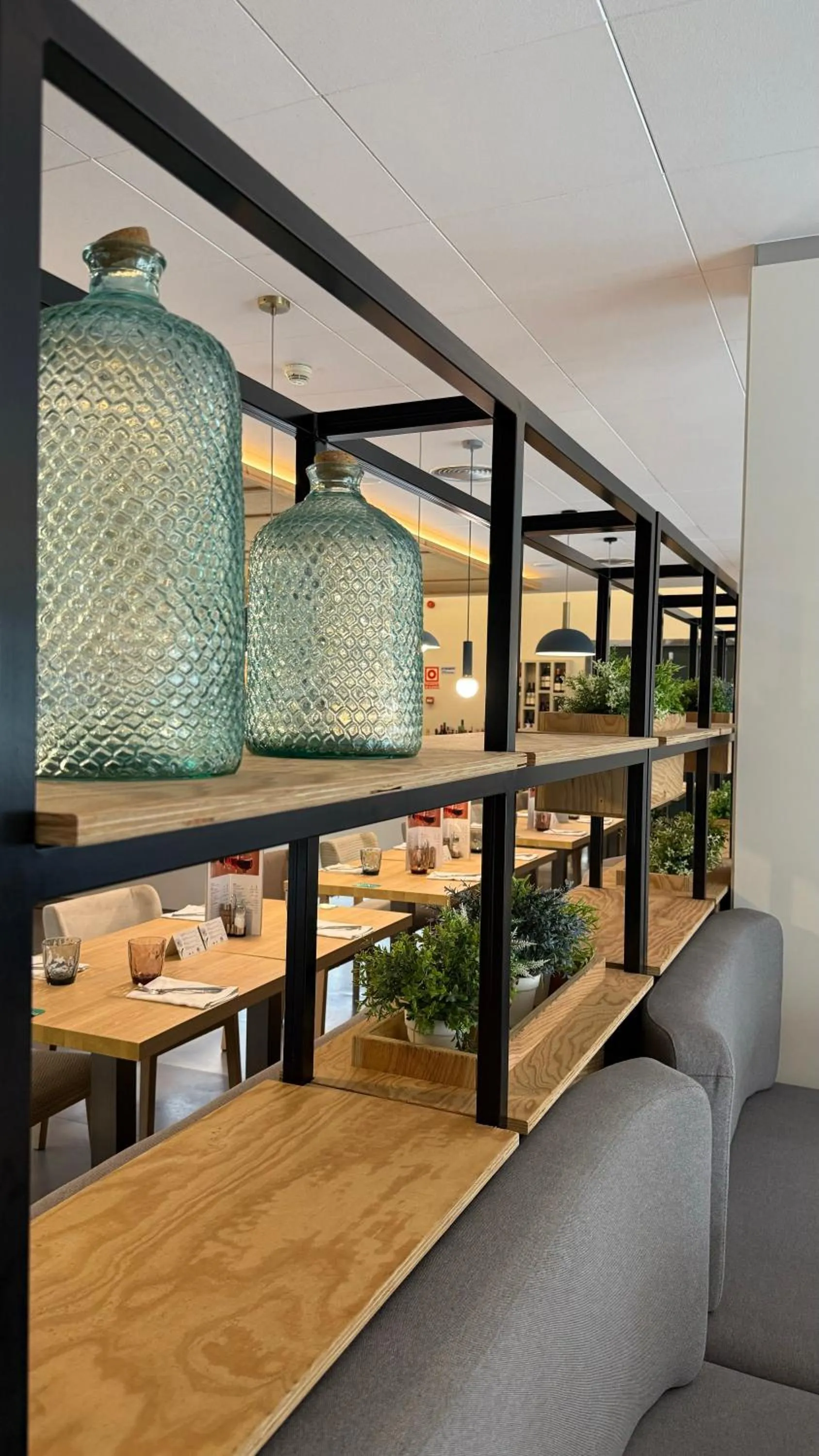 Restaurant/places to eat in AQUA Hotel Bertran Park