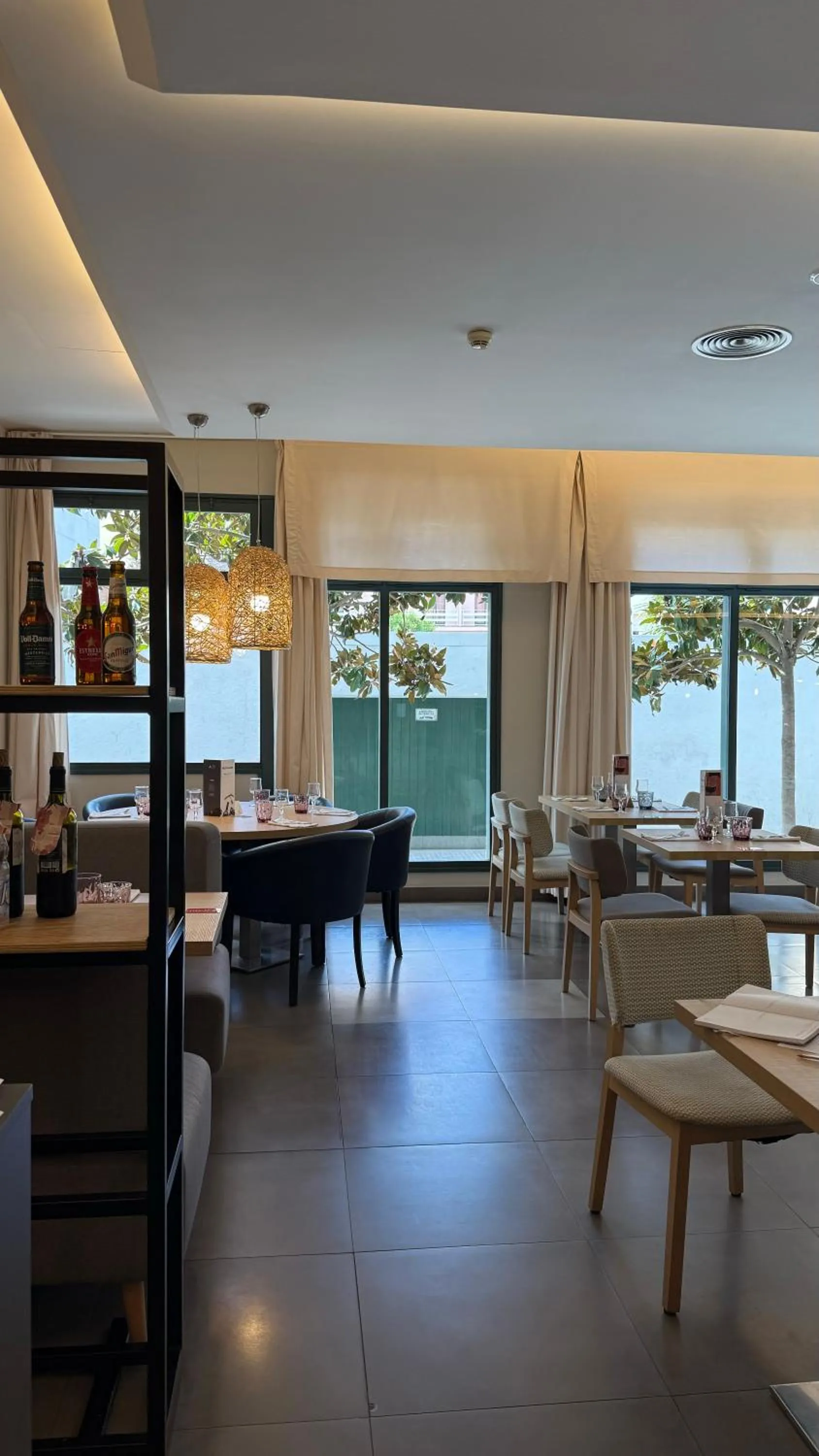 Restaurant/places to eat in AQUA Hotel Bertran Park