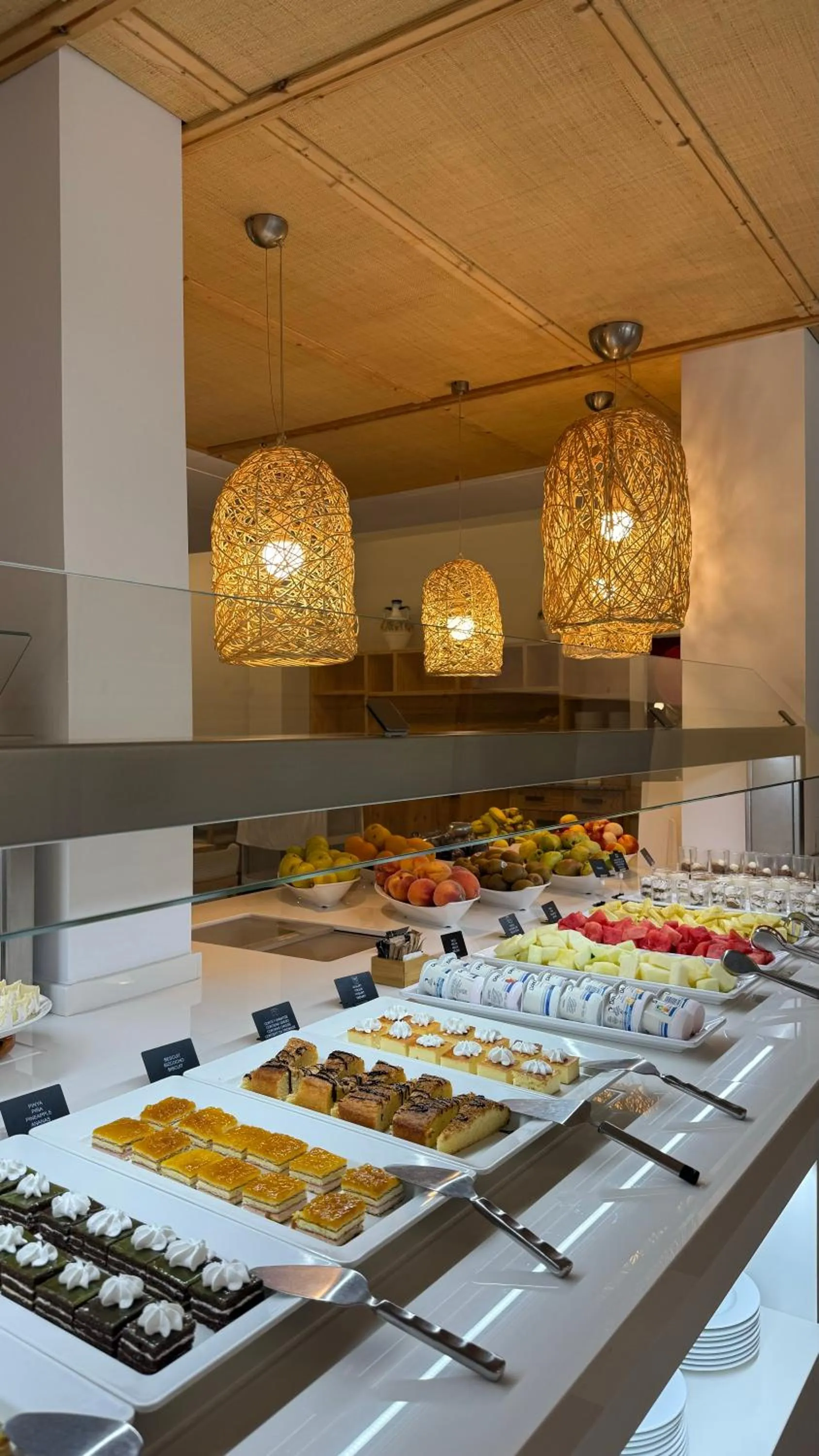 Restaurant/places to eat in AQUA Hotel Bertran Park