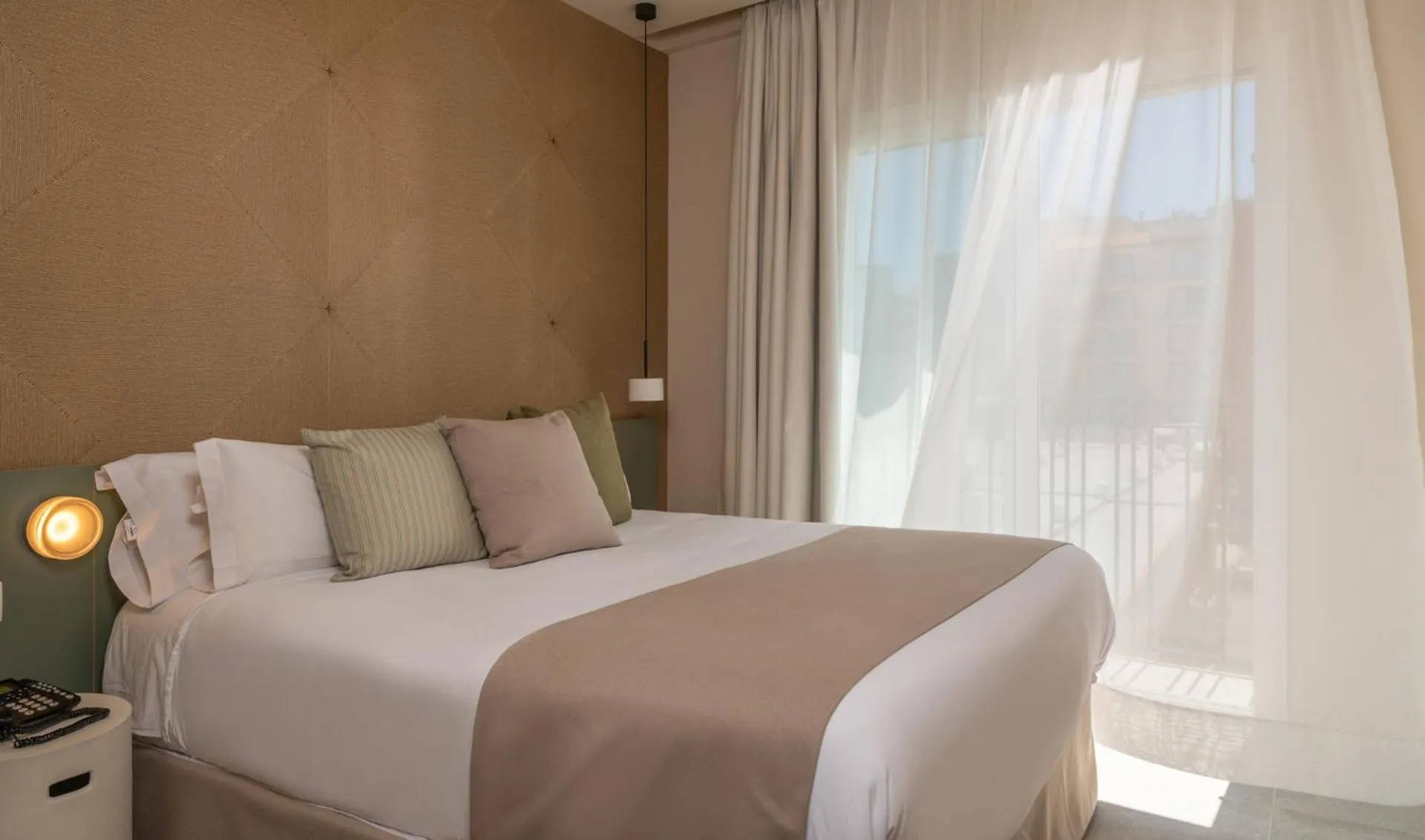 Bed in AQUA Hotel Bertran Park