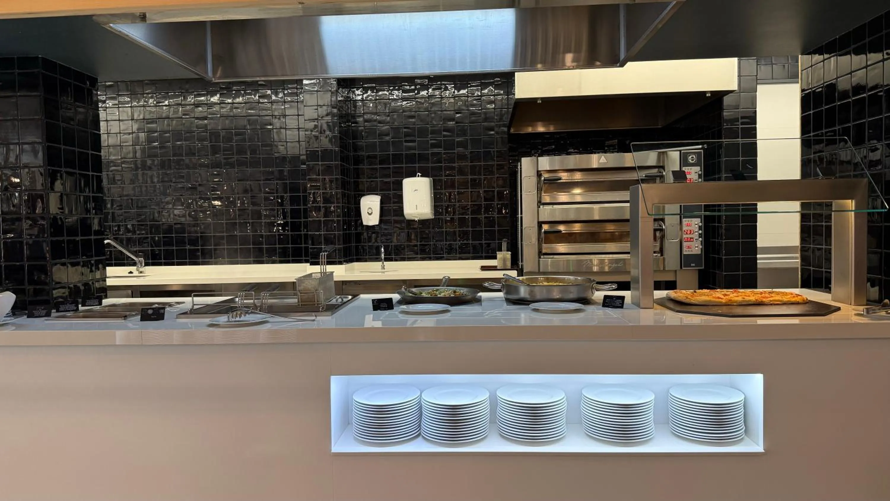 Restaurant/places to eat in AQUA Hotel Bertran Park