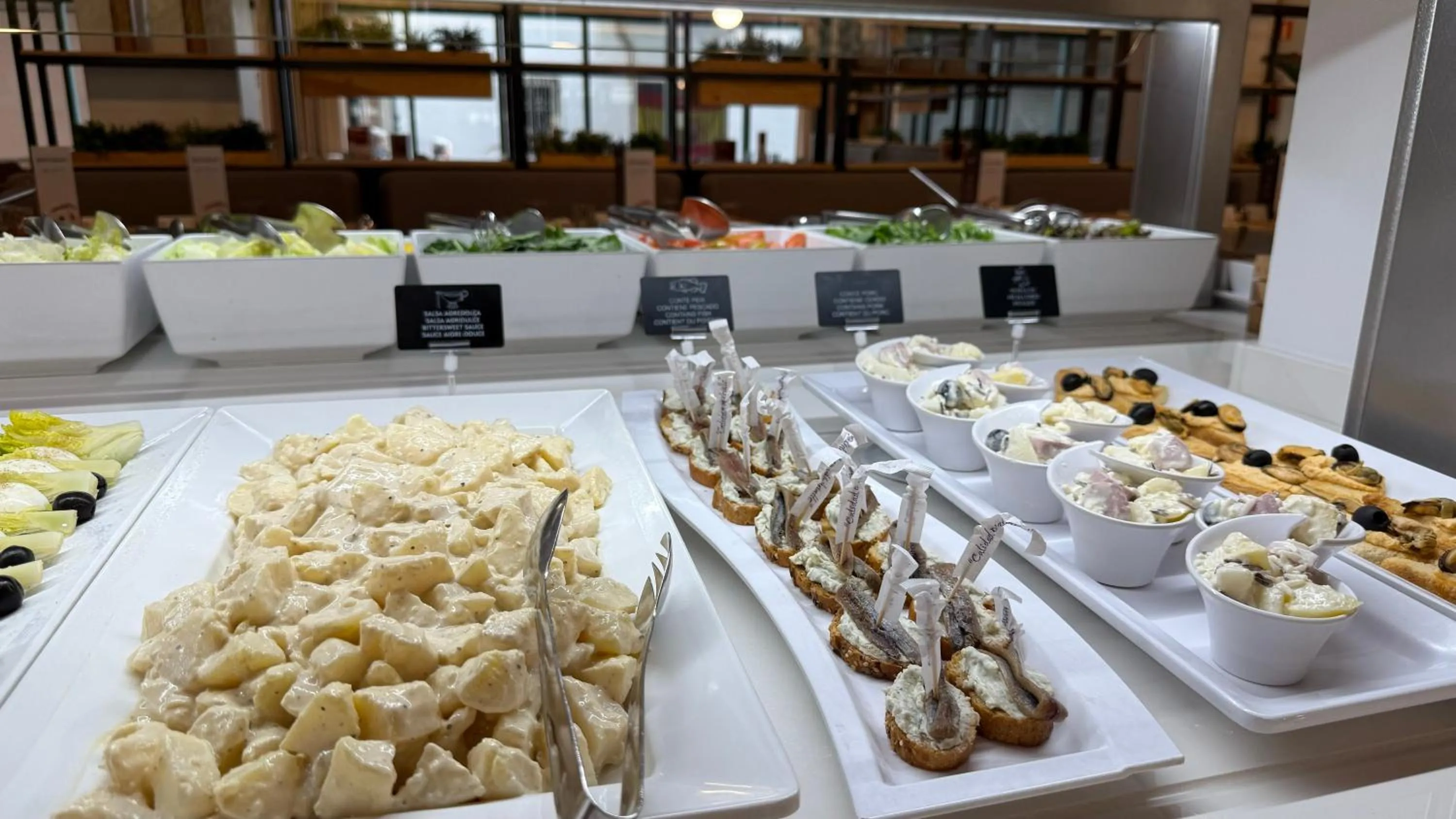 Restaurant/places to eat in AQUA Hotel Bertran Park