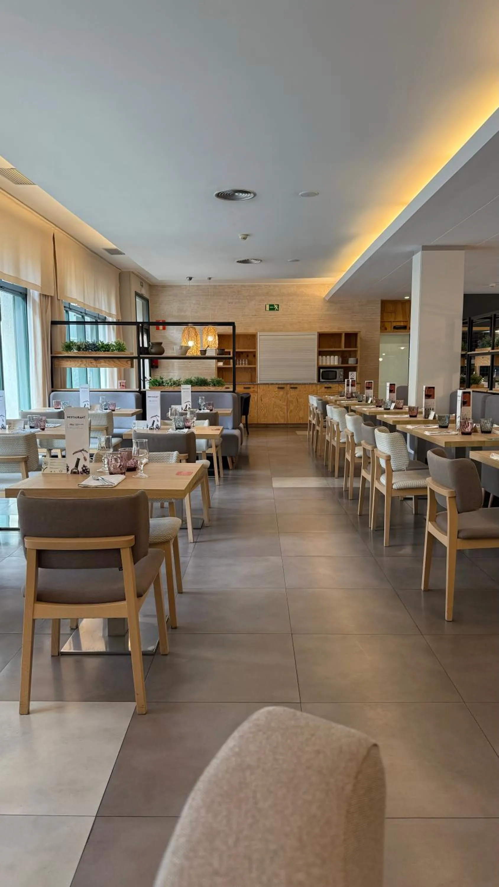 Restaurant/places to eat in AQUA Hotel Bertran Park