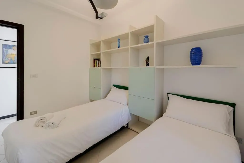 Bed in Victoria Hall Bordighera - 2 bedroom apartment - Parking
