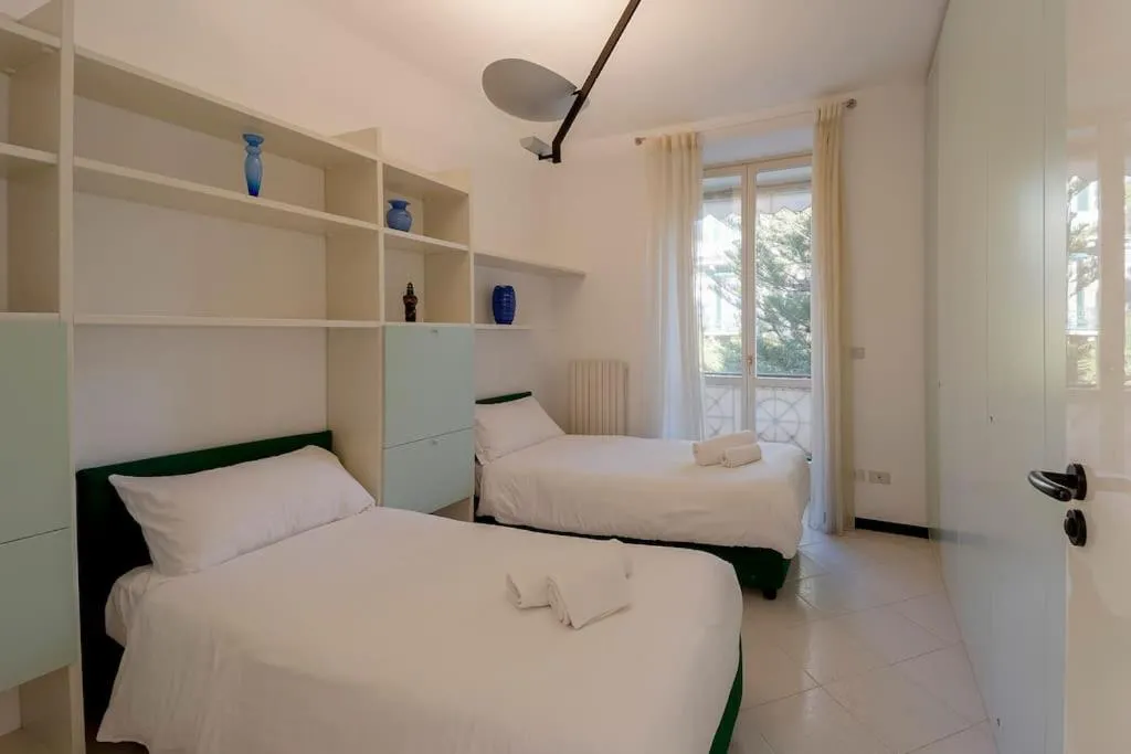 Bed in Victoria Hall Bordighera - 2 bedroom apartment - Parking