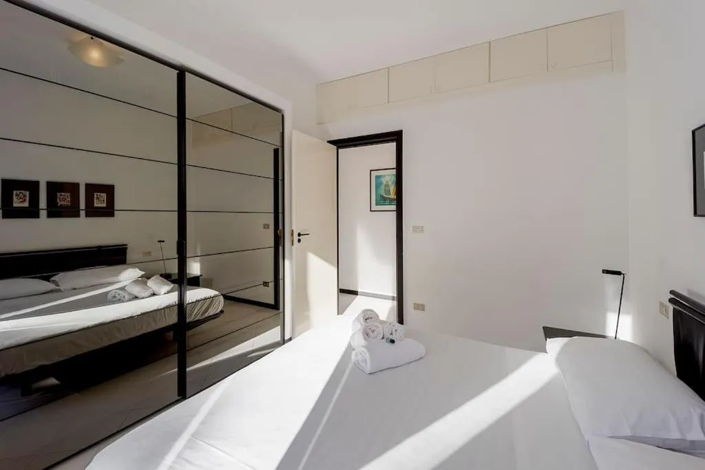 Bed in Victoria Hall Bordighera - 2 bedroom apartment - Parking