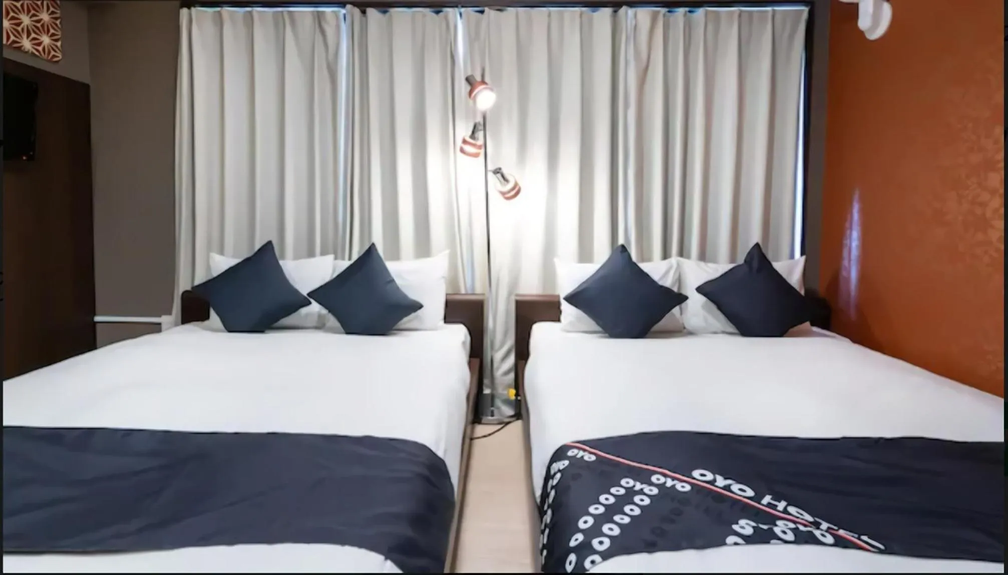 Bed in akihabara marutomo hotel