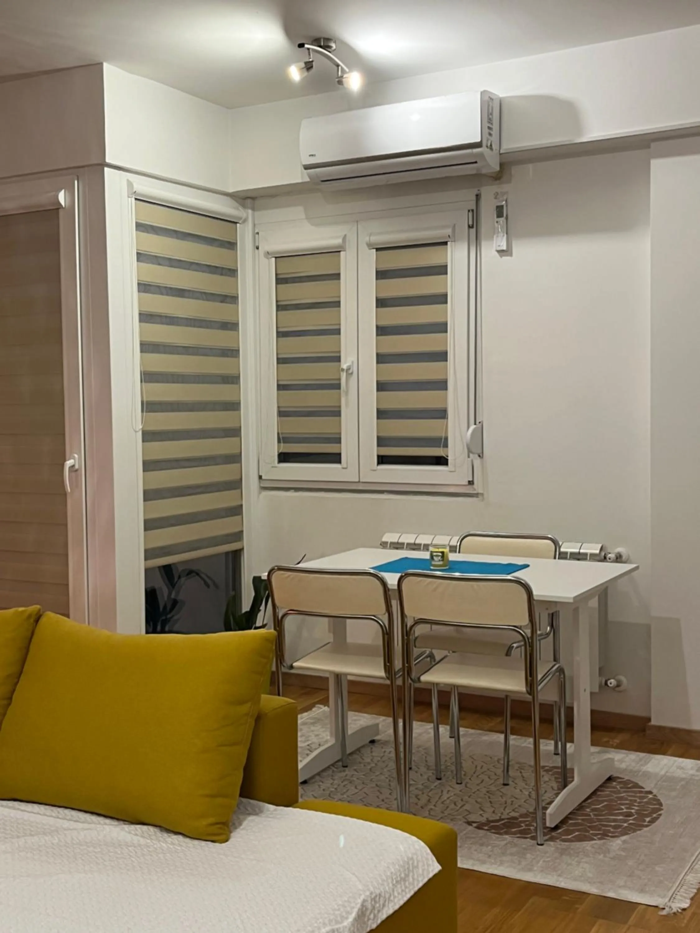 Dining area in Modern Rajcikk Apartment nearby downtown & Vardar river