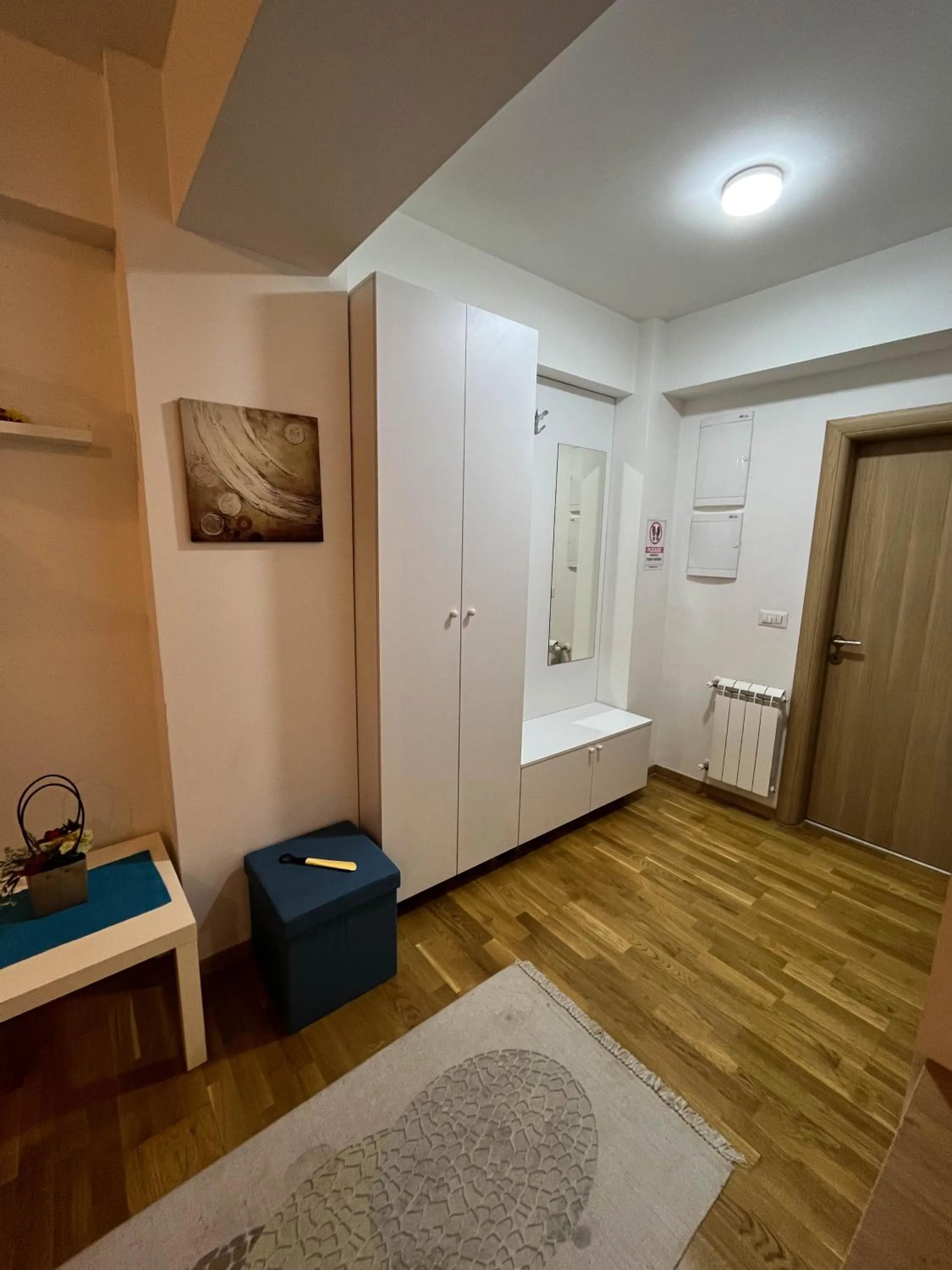 locker, Bed in Modern Rajcikk Apartment nearby downtown & Vardar river