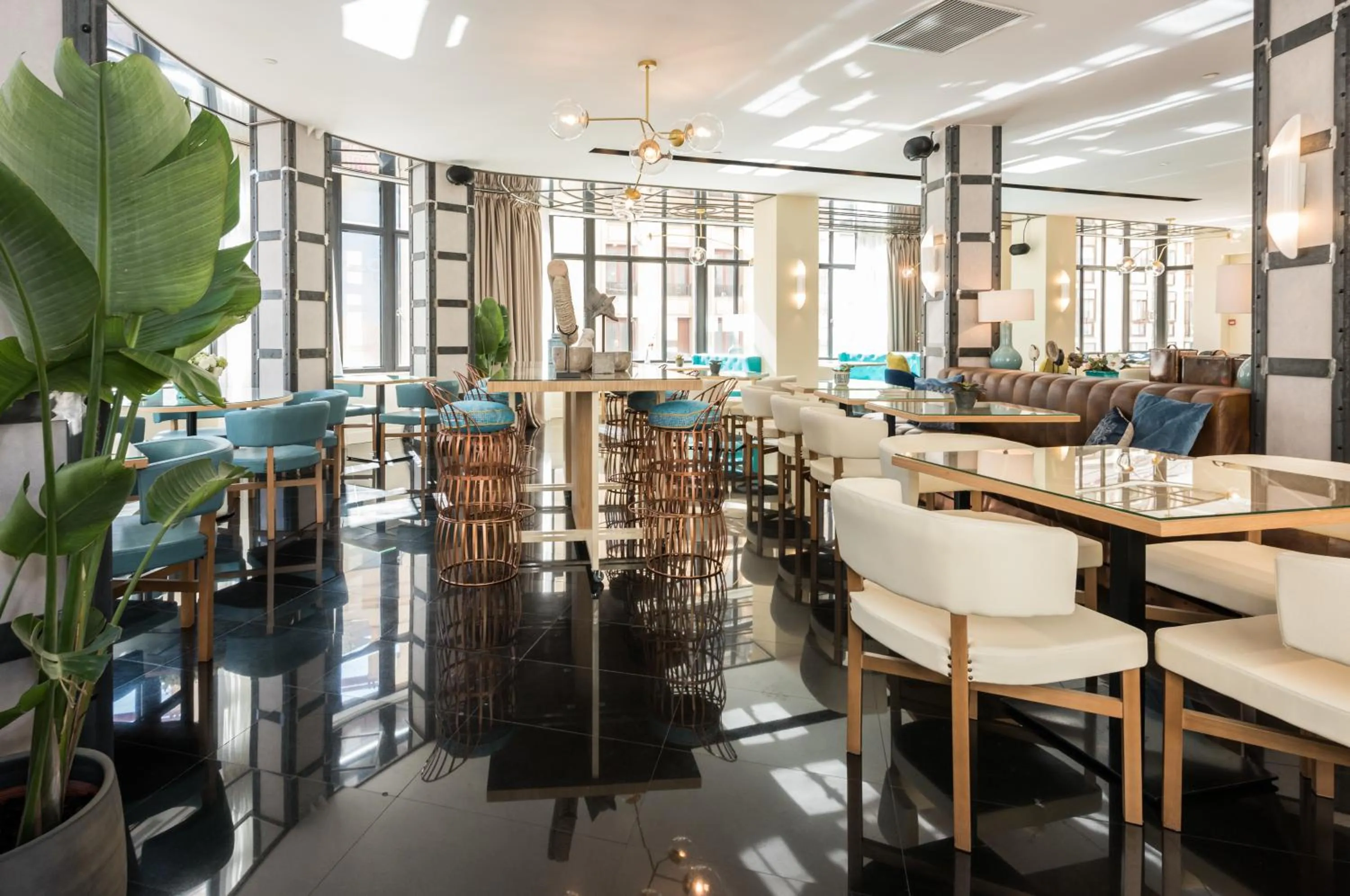 Restaurant/places to eat in Vincci Capitol