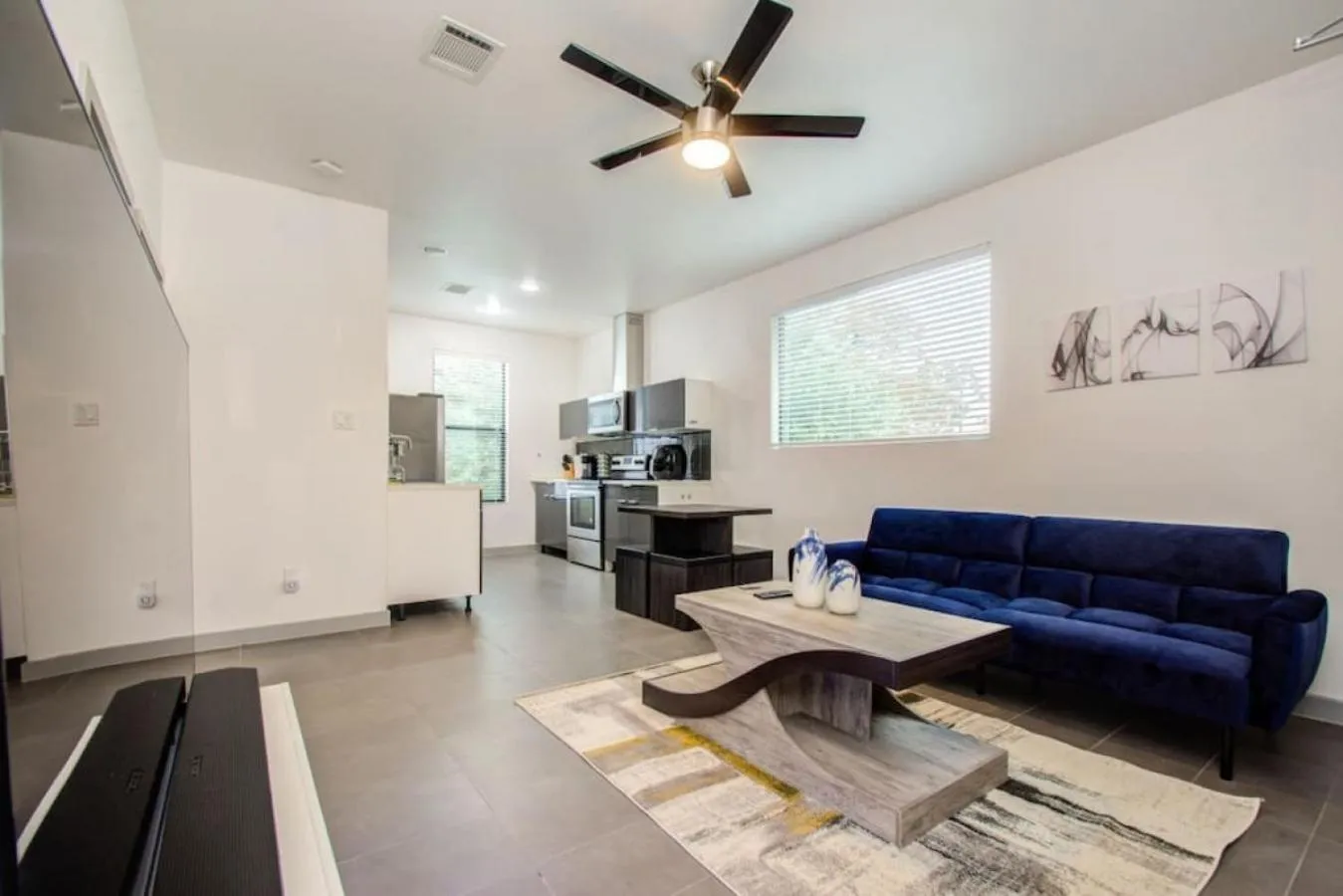 Modern 2 Bedroom 2 Bathroom Near Downtown Houston