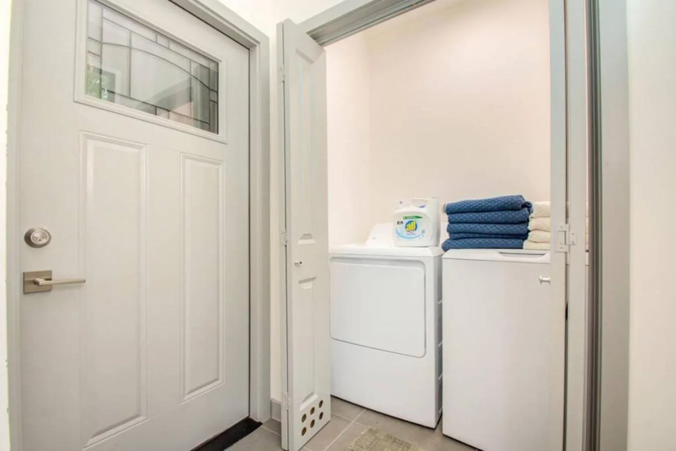 Modern 2 Bedroom 2 Bathroom Near Downtown Houston