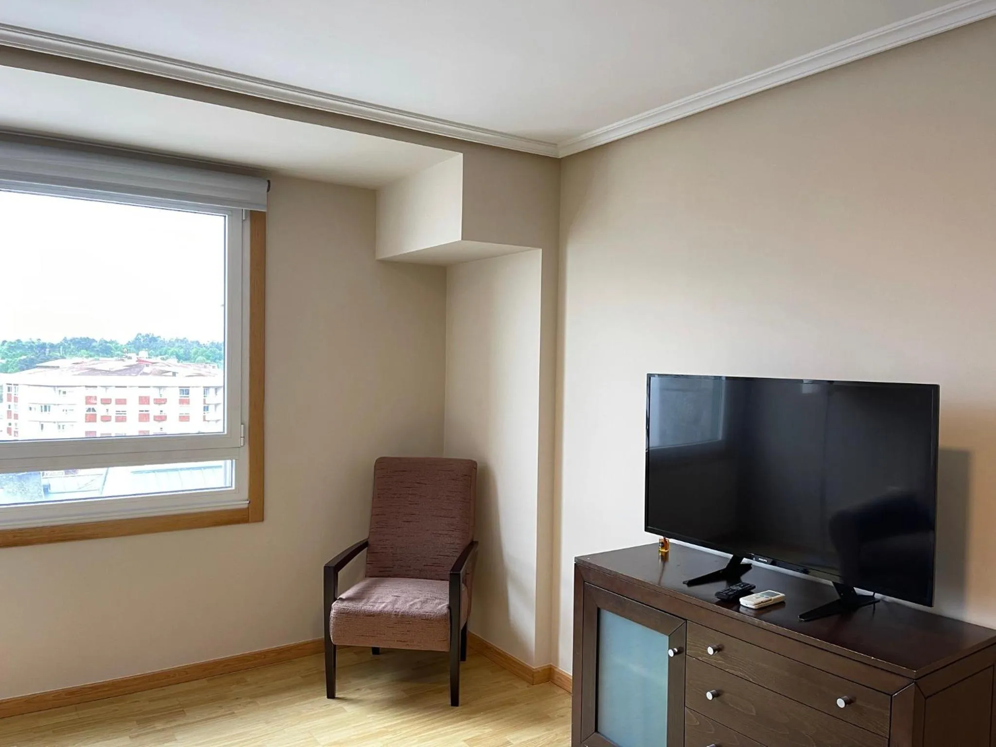 Communal lounge/ TV room in Aparthotel Arenteiro