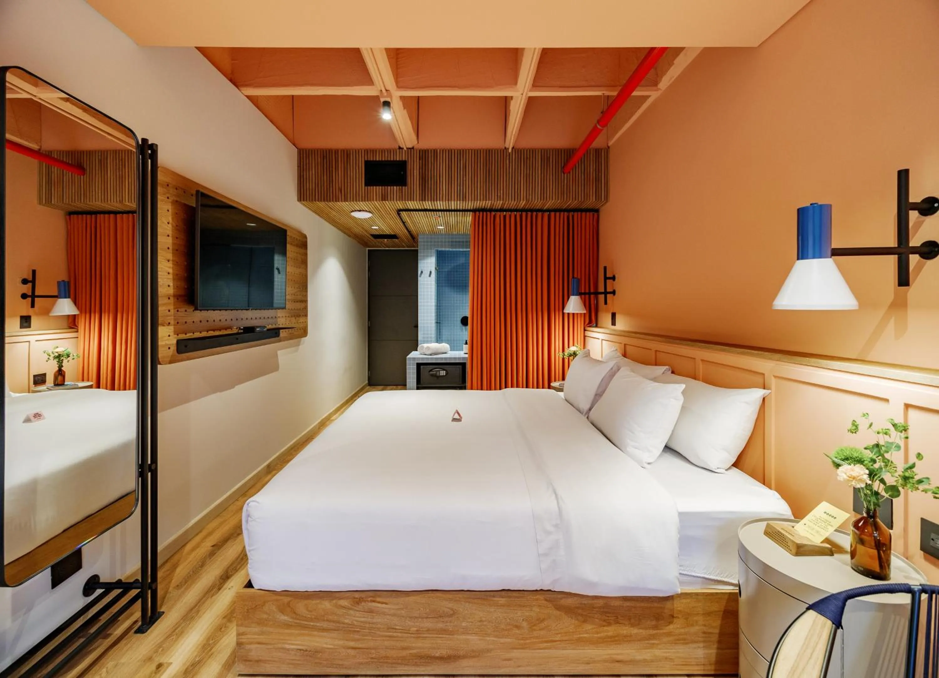 Photo of the whole room, Bed in The Somos Bold Hotel